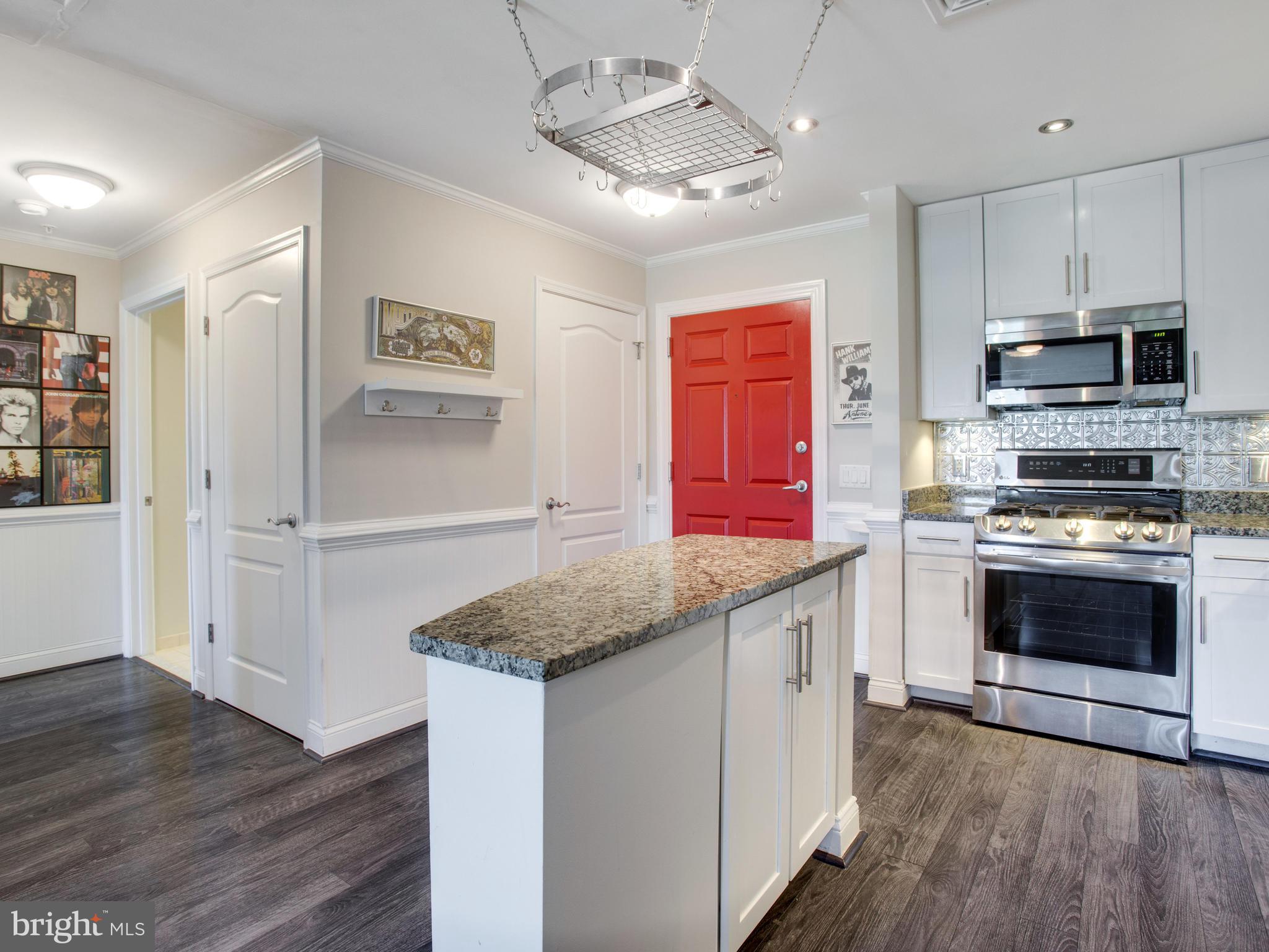 THE HENRY - Residential