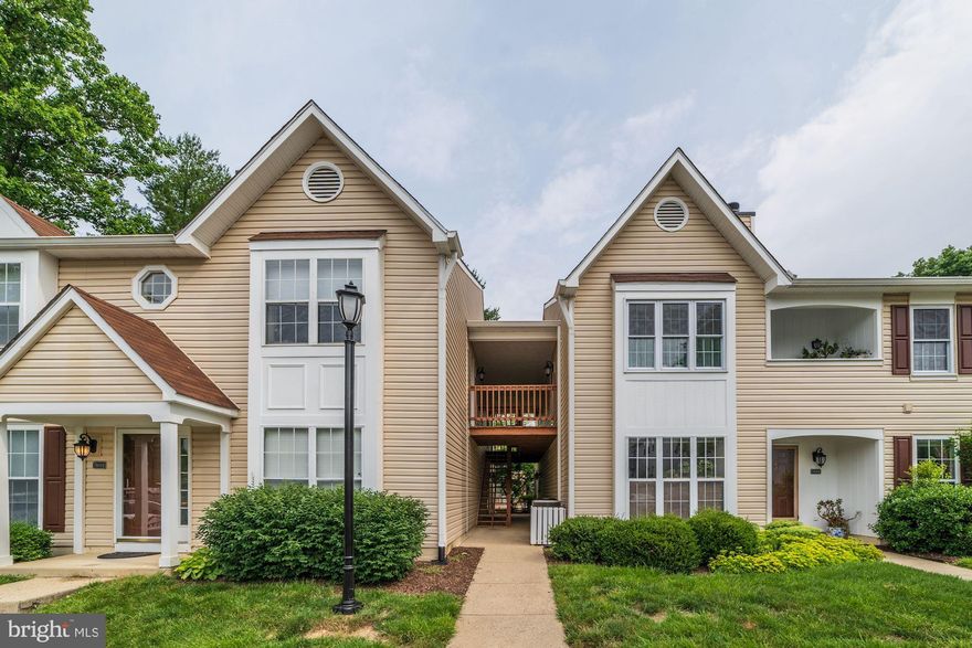 Well Maintained 2 BR, 2BA private end unit Beautiful remodeled kitchen, granite counters, new appliances, & wood floor. Sun filled LR features vaulted ceiling, skylight & gas fireplace, bookshelves. HVAC replaced & serviced. Stackable W/D in unit. MB features walk in closet & MB. New Hot Water heater updated baths, fresh paint & much more. Water Heater is 1 year old, Washer Dryer and HVAC are 2 years old.