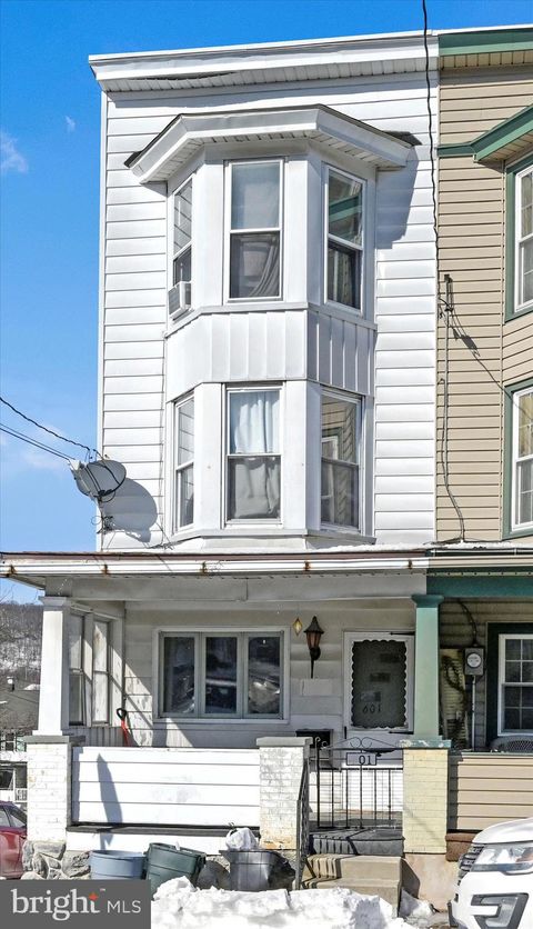 Townhouse For Sale - 601 E Bertsch Street<br/> LANSFORD, PA 18232