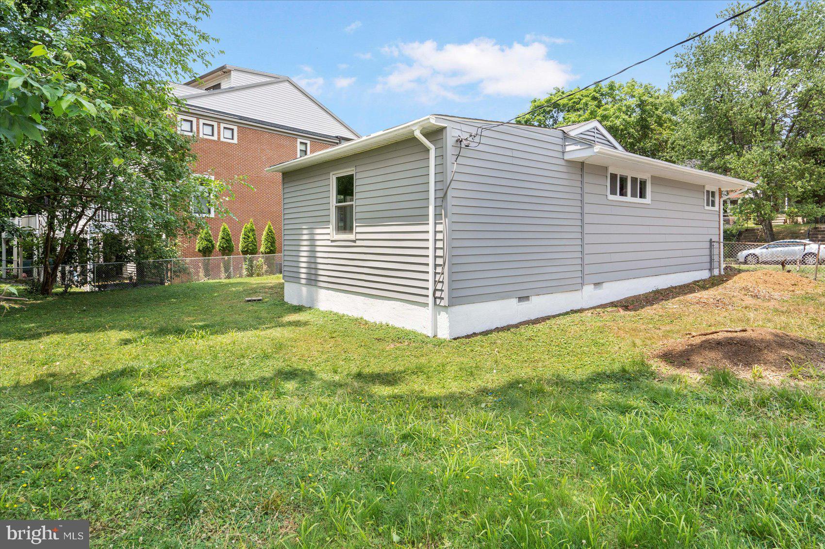 MEDFIELD - Residential