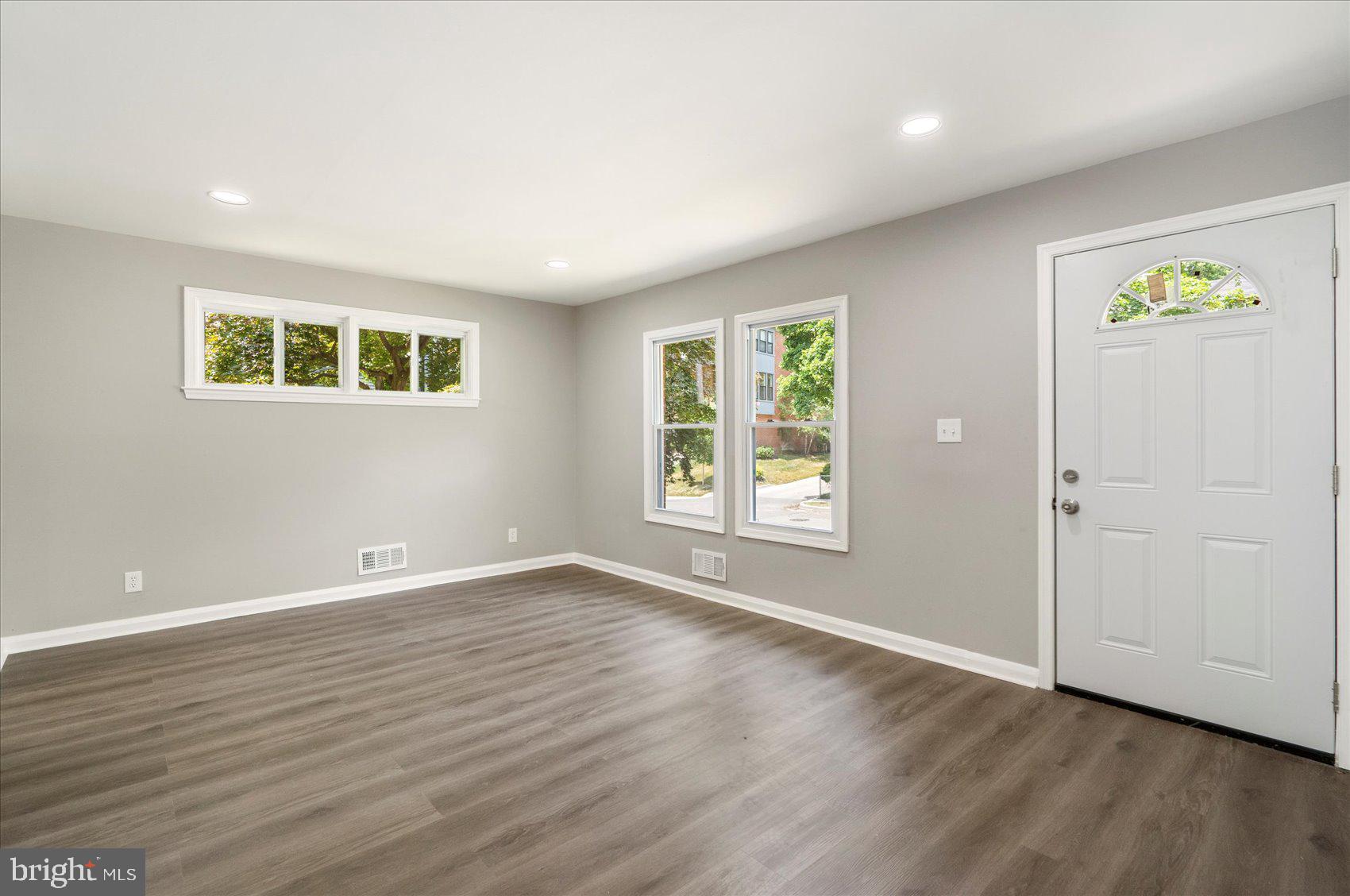 MEDFIELD - Residential