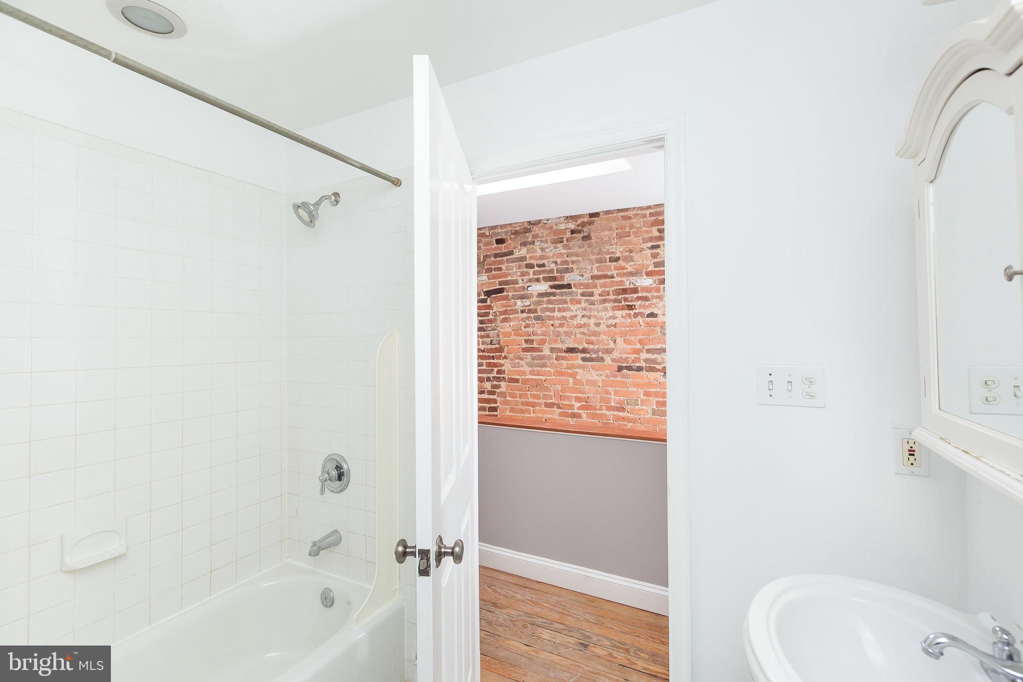 WASHINGTON VILLAGE - Residential Lease