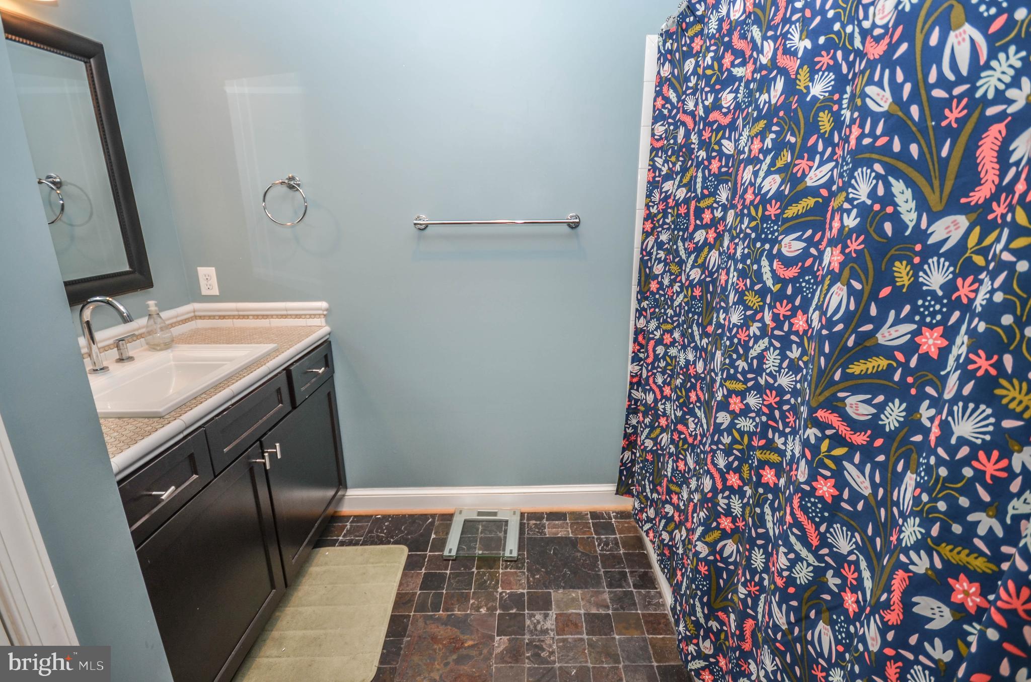 NORTH WOODSIDE - Residential Lease