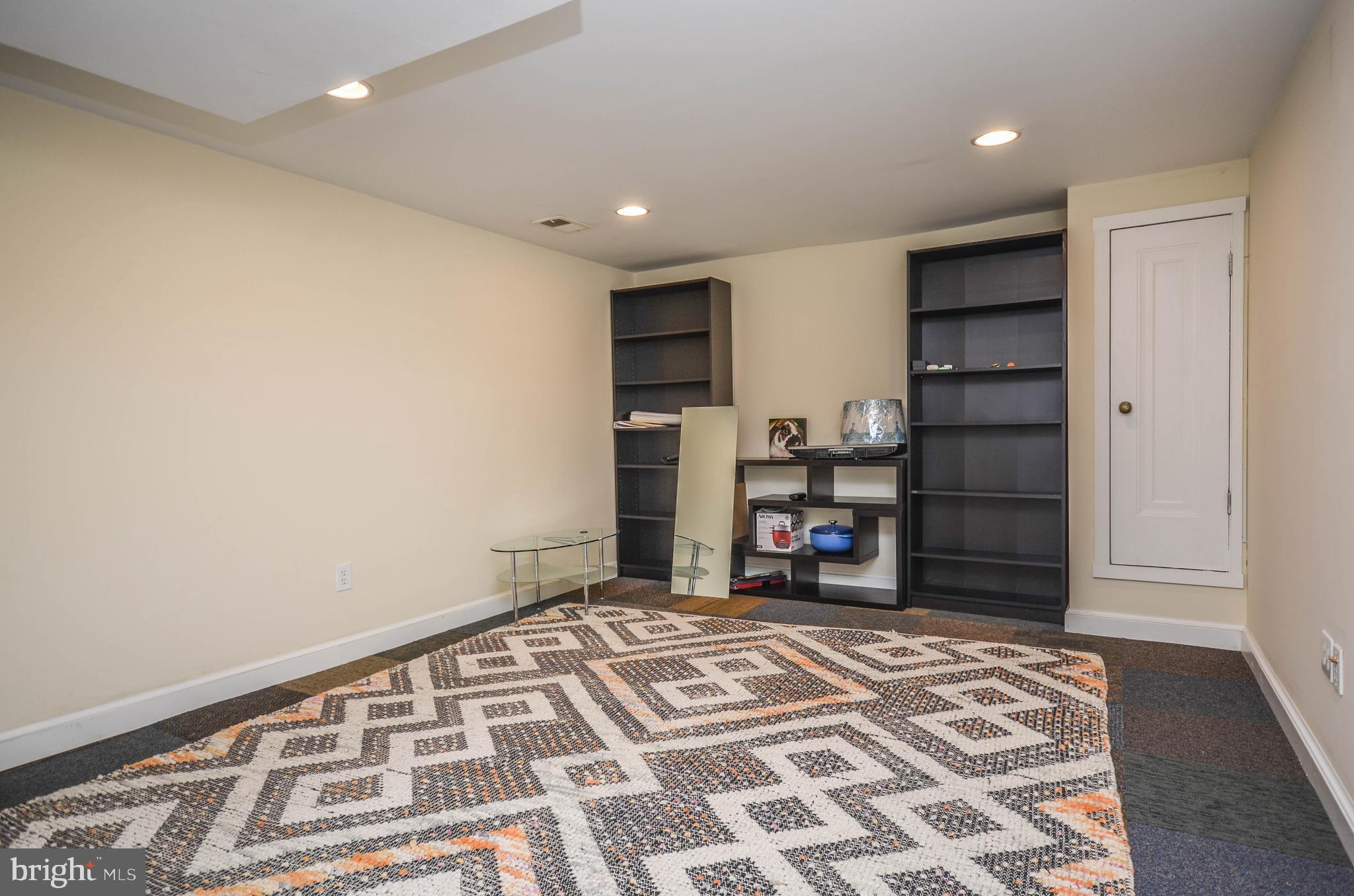 NORTH WOODSIDE - Residential Lease