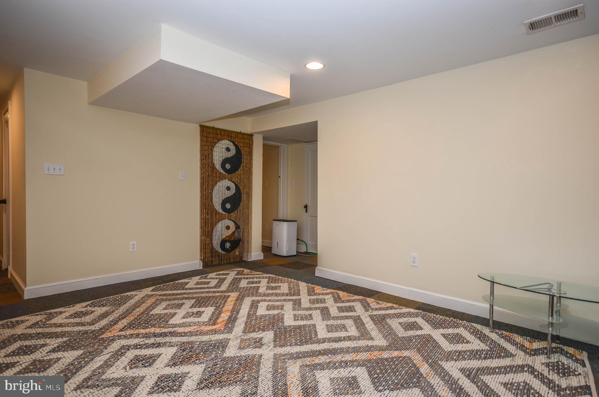 NORTH WOODSIDE - Residential Lease