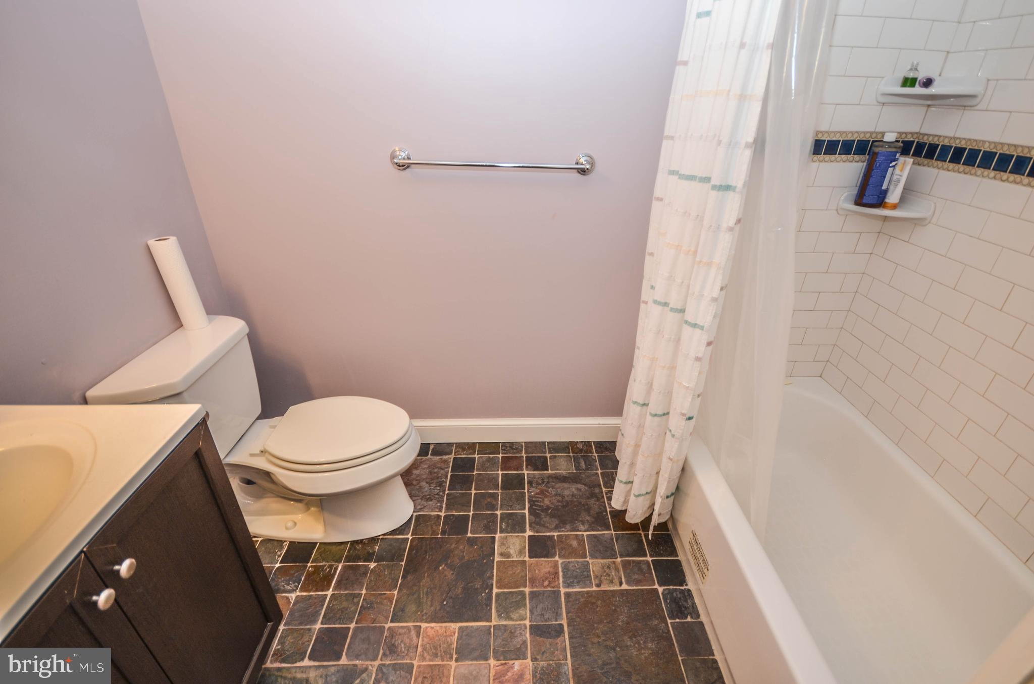 NORTH WOODSIDE - Residential Lease