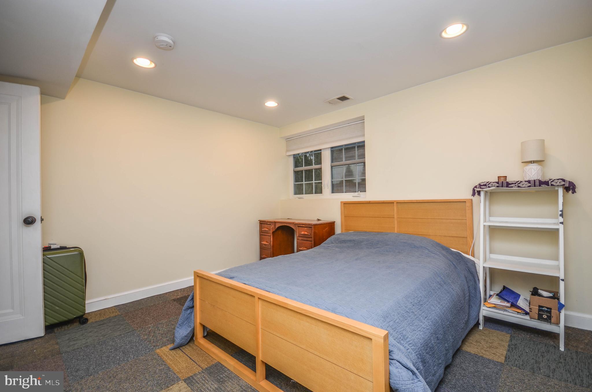 NORTH WOODSIDE - Residential Lease