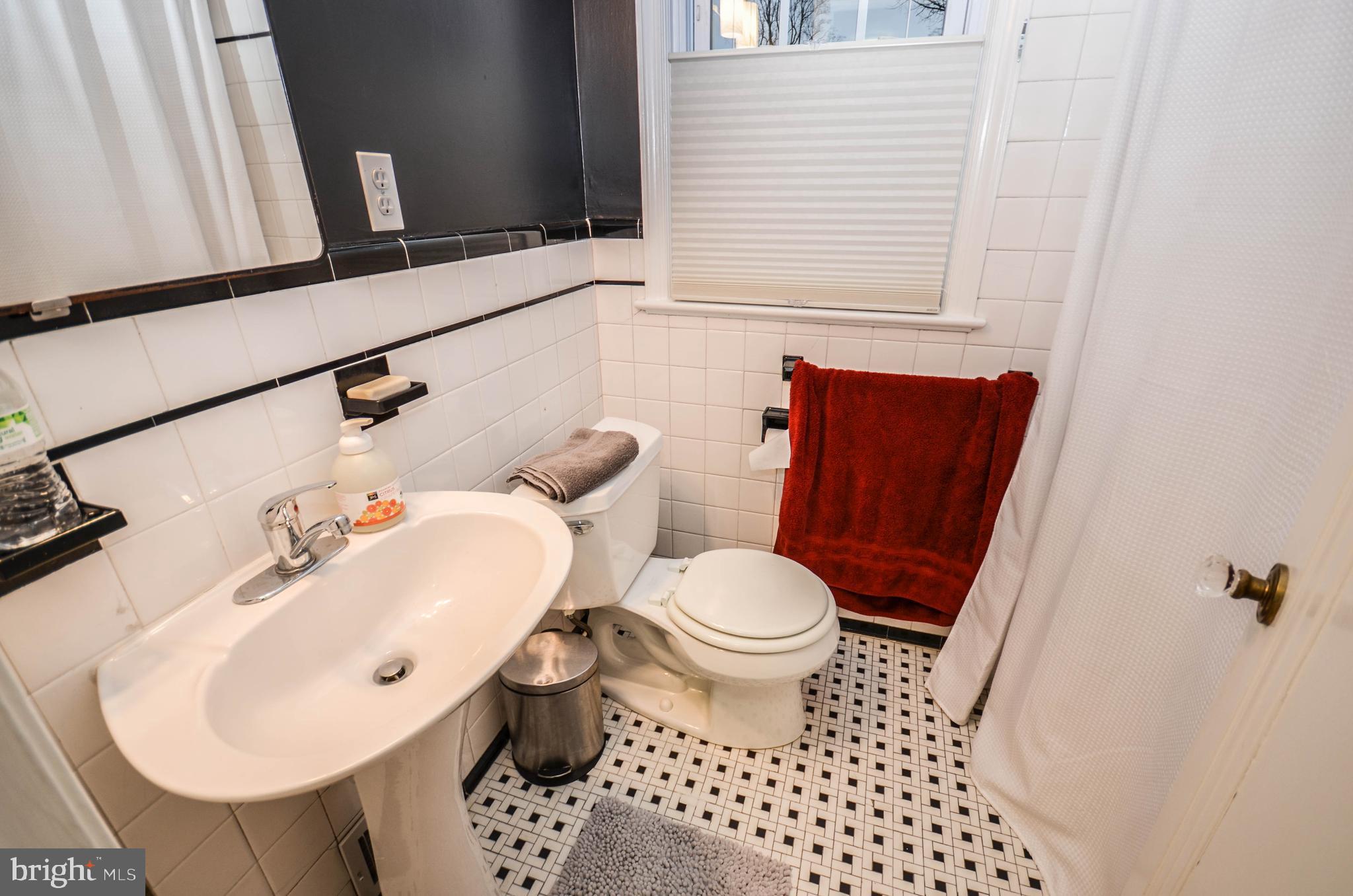 NORTH WOODSIDE - Residential Lease