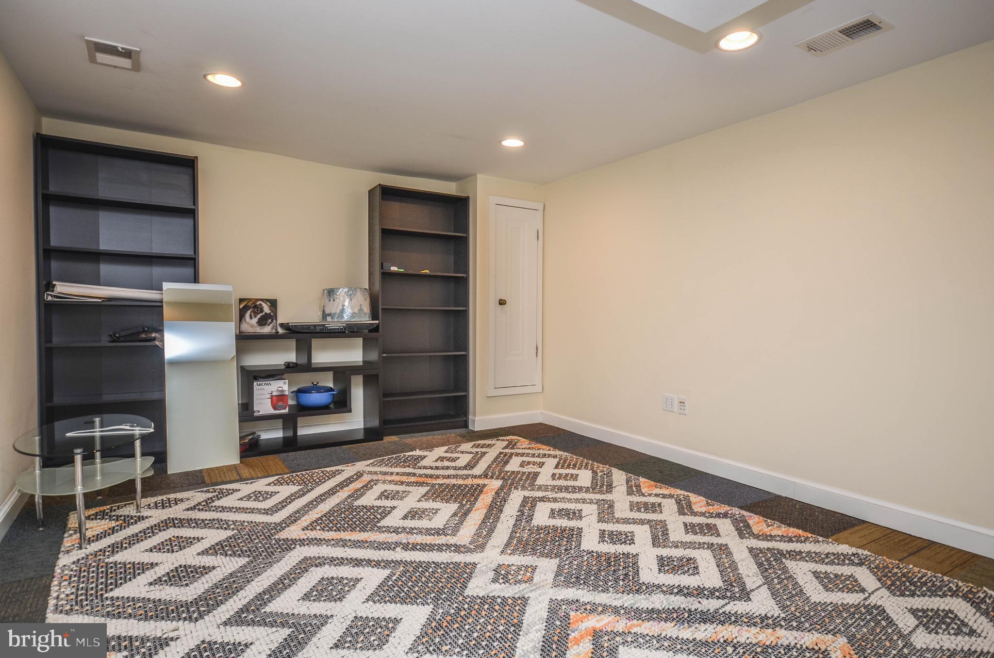 NORTH WOODSIDE - Residential Lease