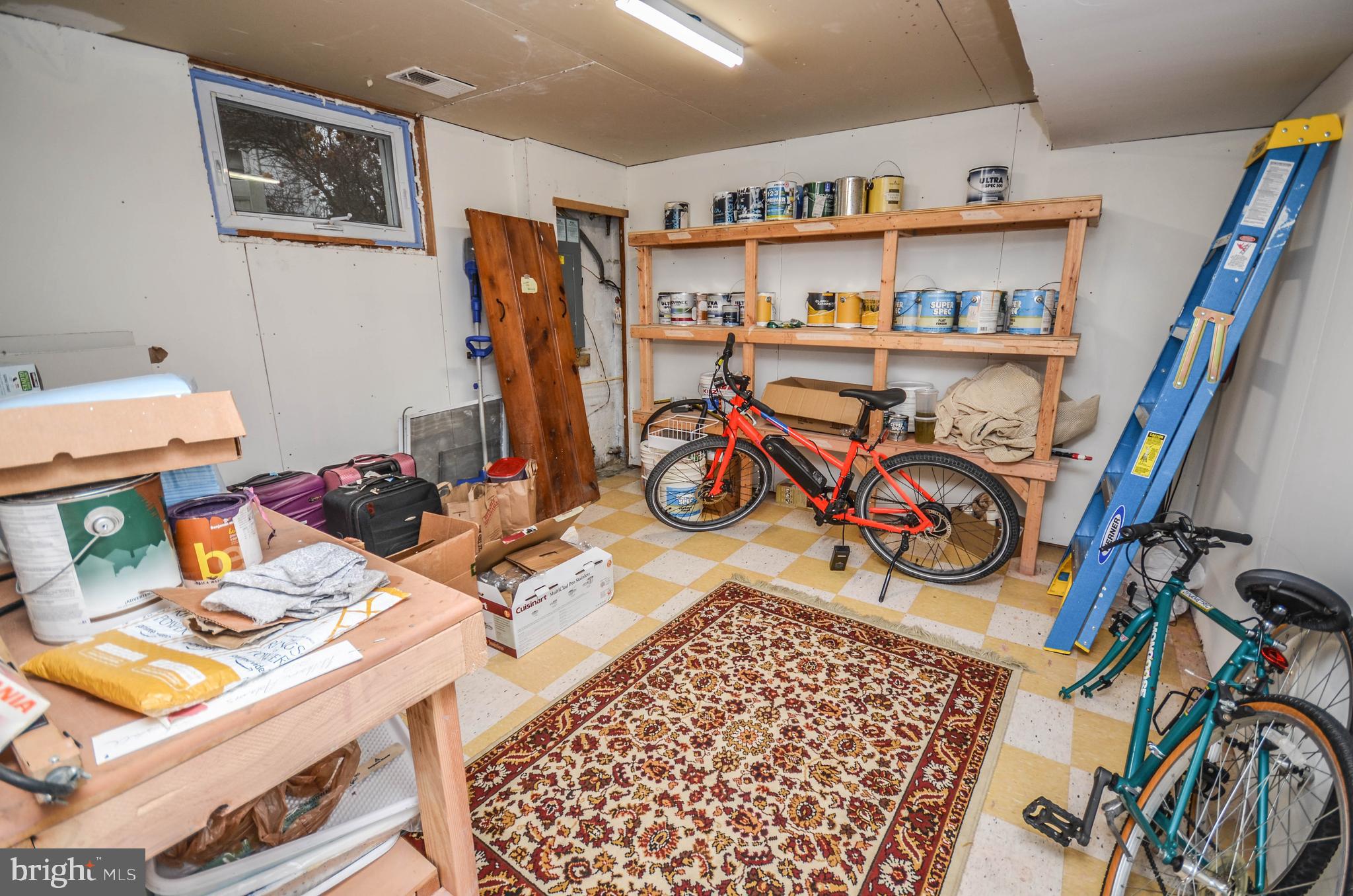 NORTH WOODSIDE - Residential Lease