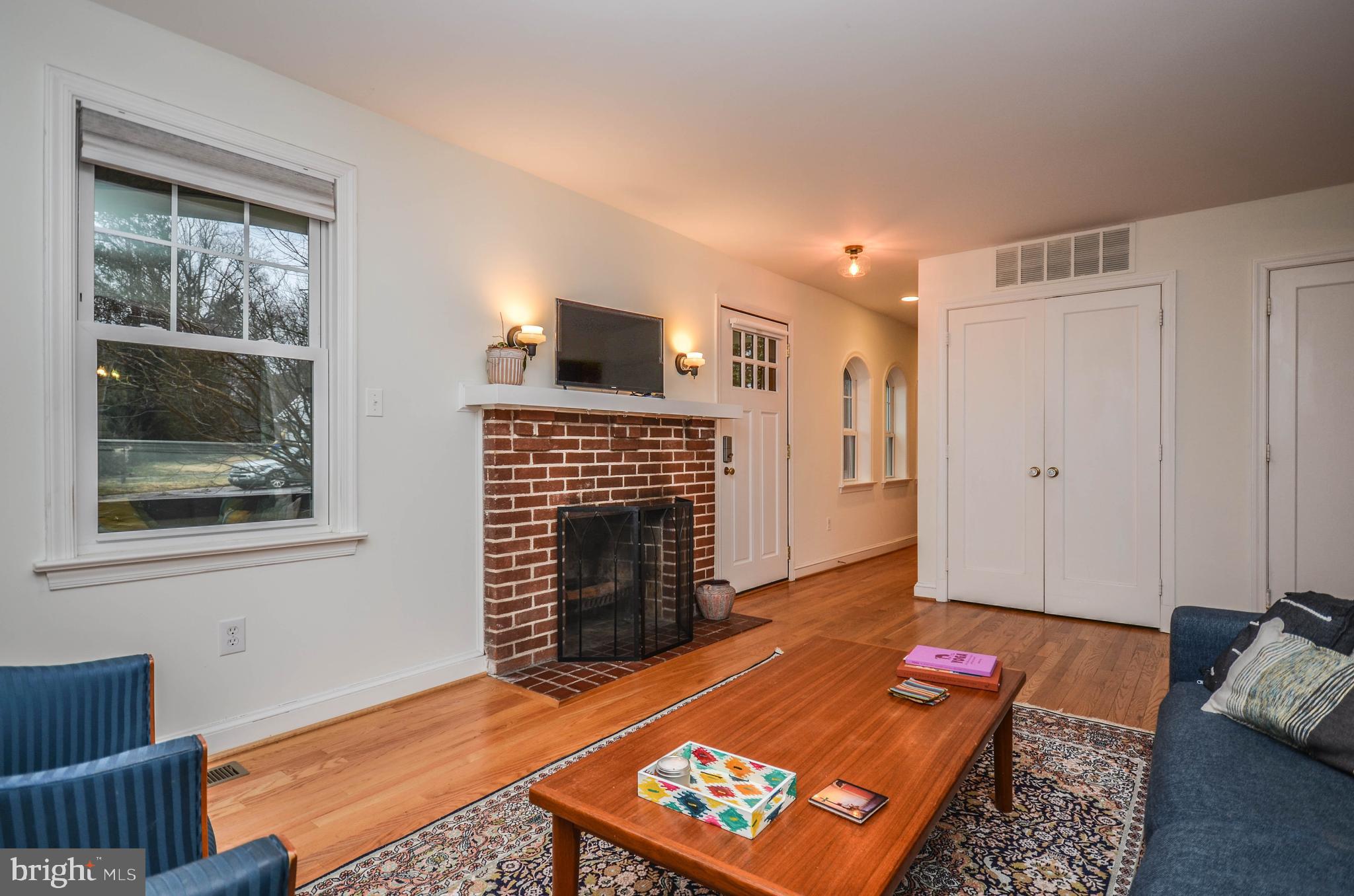 NORTH WOODSIDE - Residential Lease