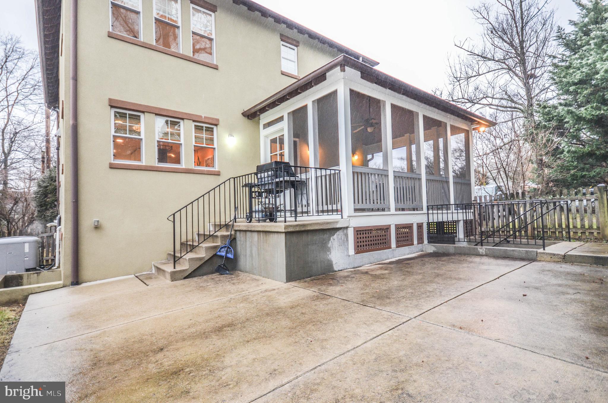 NORTH WOODSIDE - Residential Lease