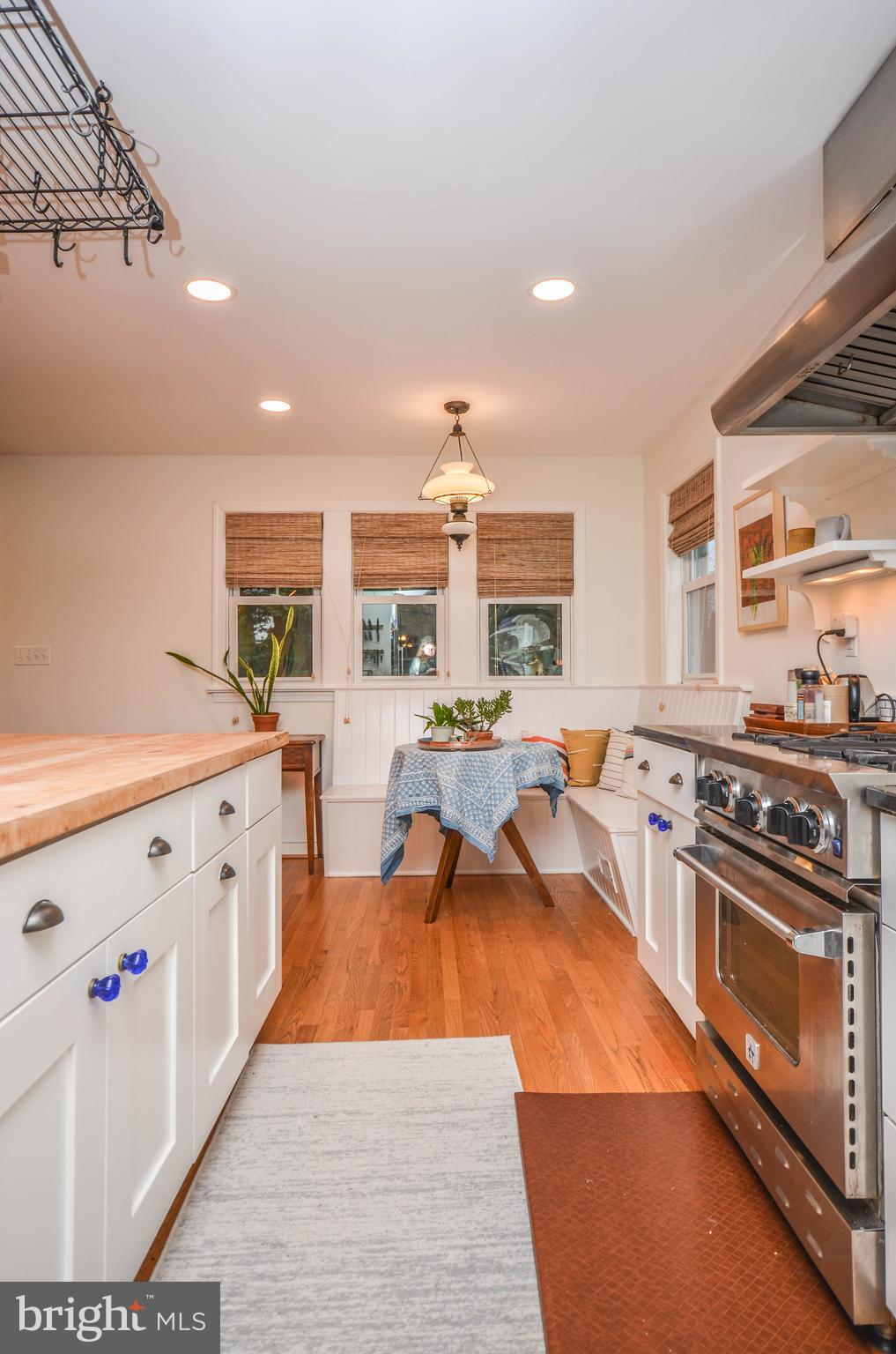 NORTH WOODSIDE - Residential Lease