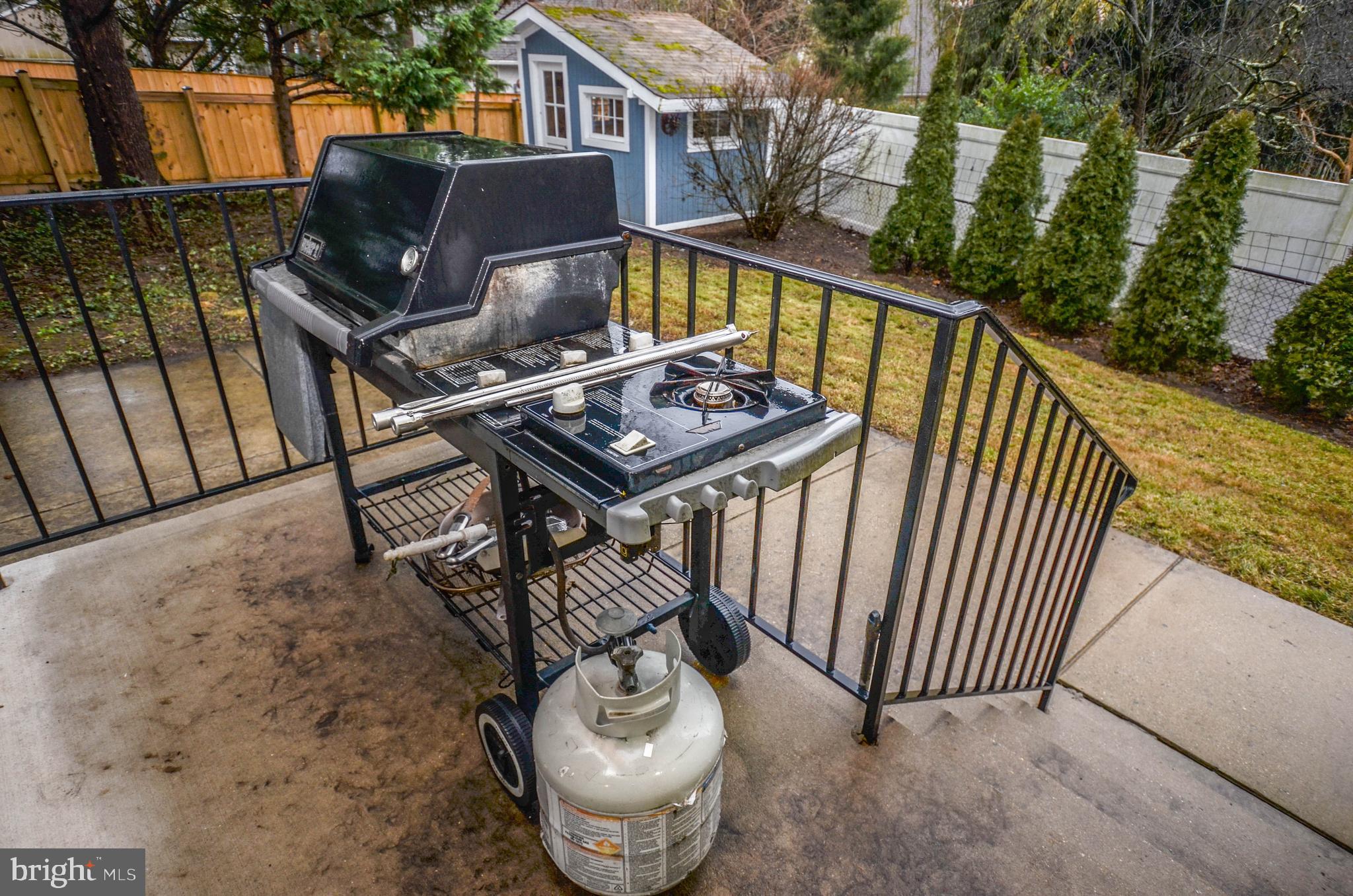 NORTH WOODSIDE - Residential Lease