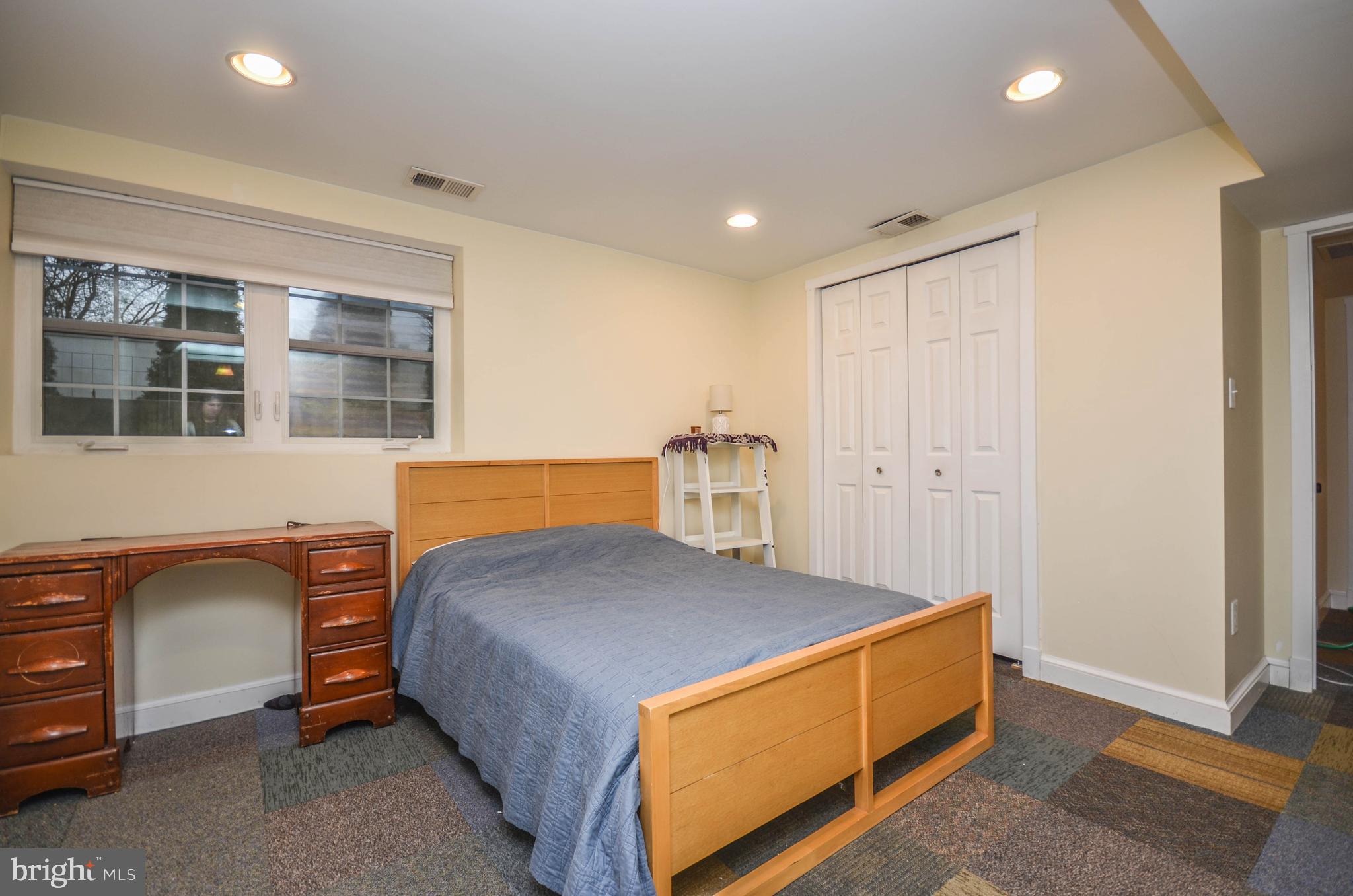 NORTH WOODSIDE - Residential Lease