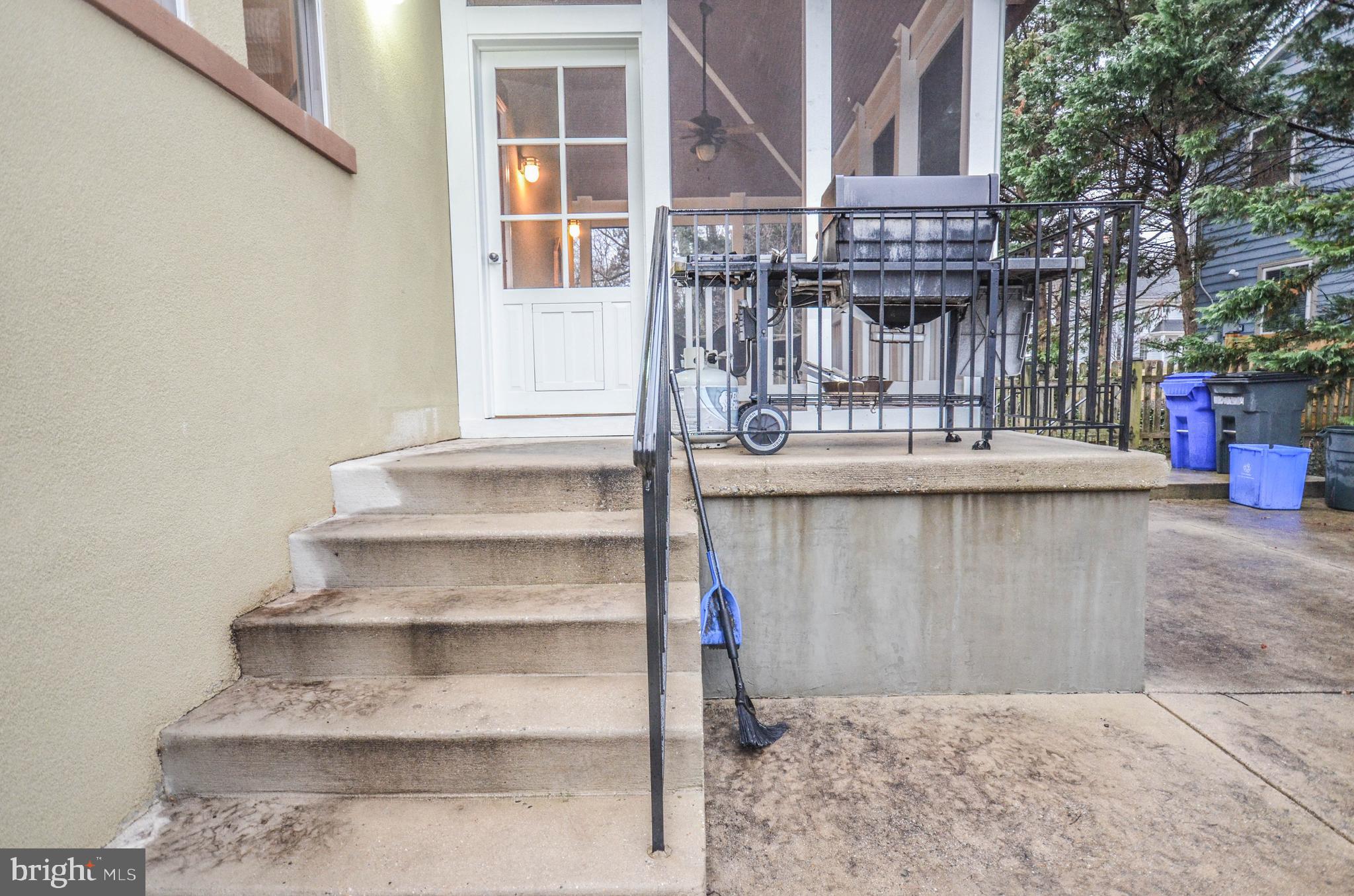 NORTH WOODSIDE - Residential Lease