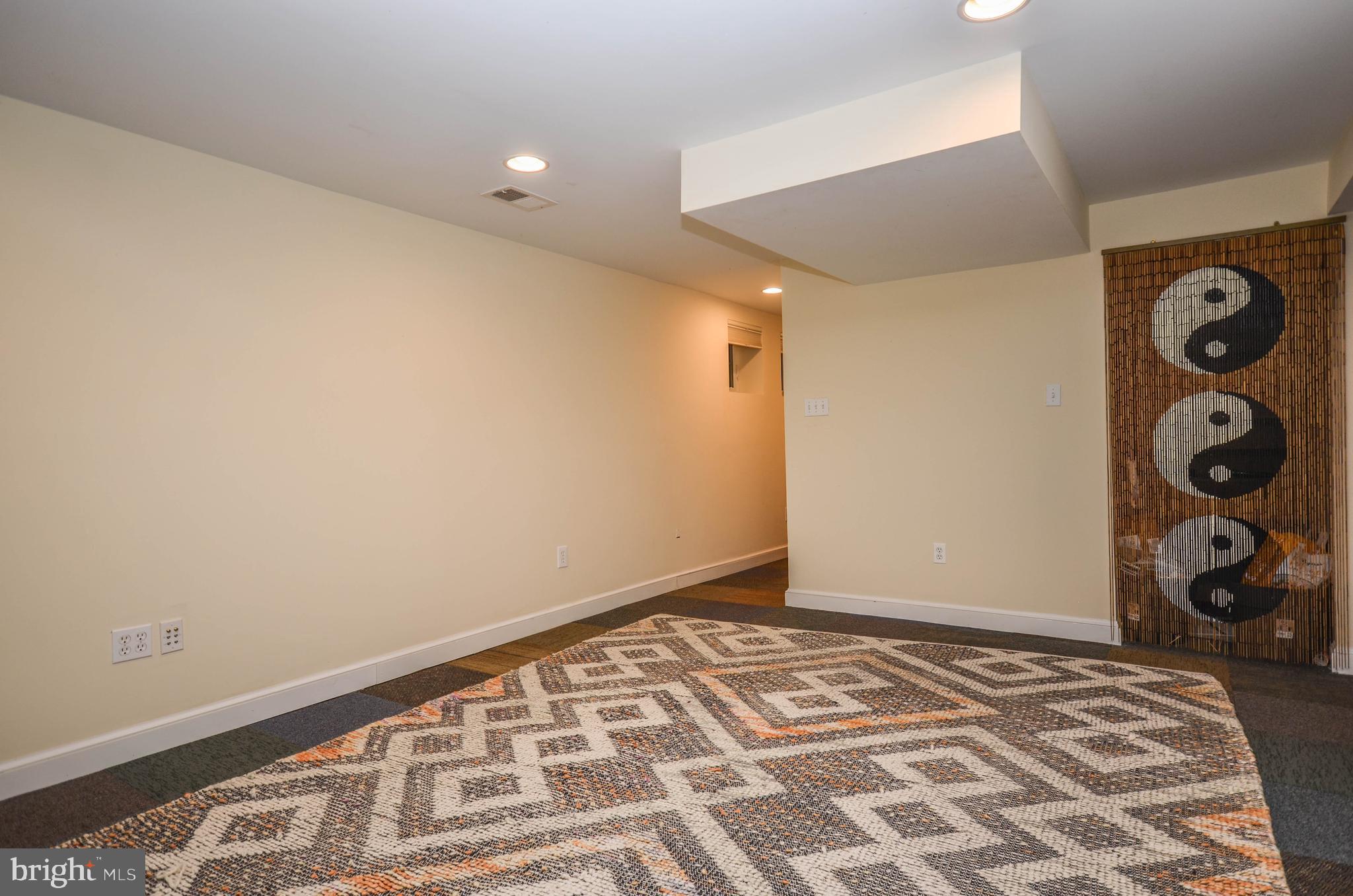 NORTH WOODSIDE - Residential Lease