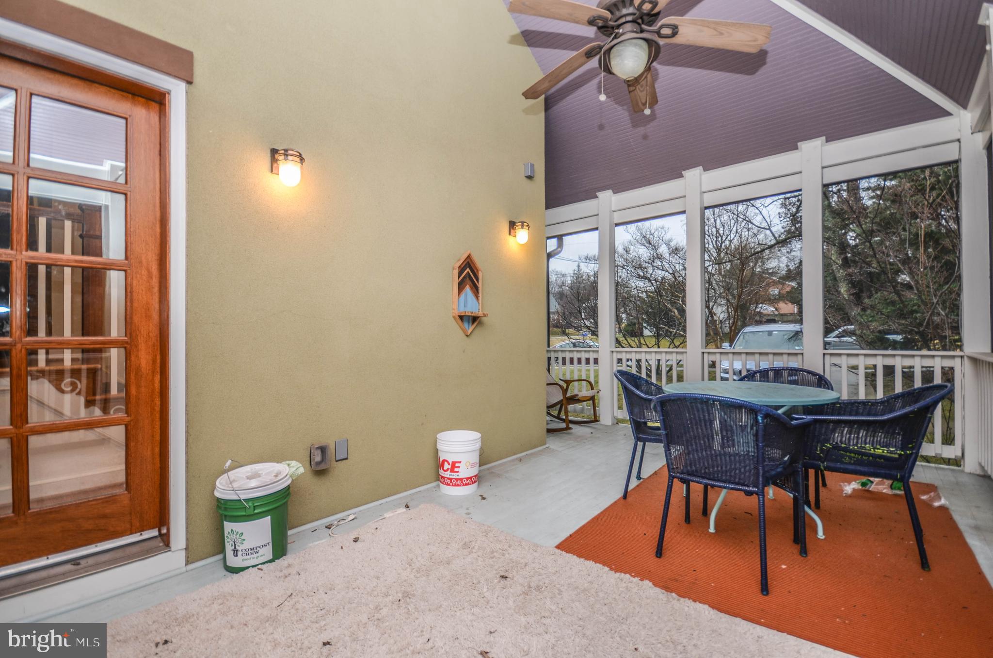 NORTH WOODSIDE - Residential Lease