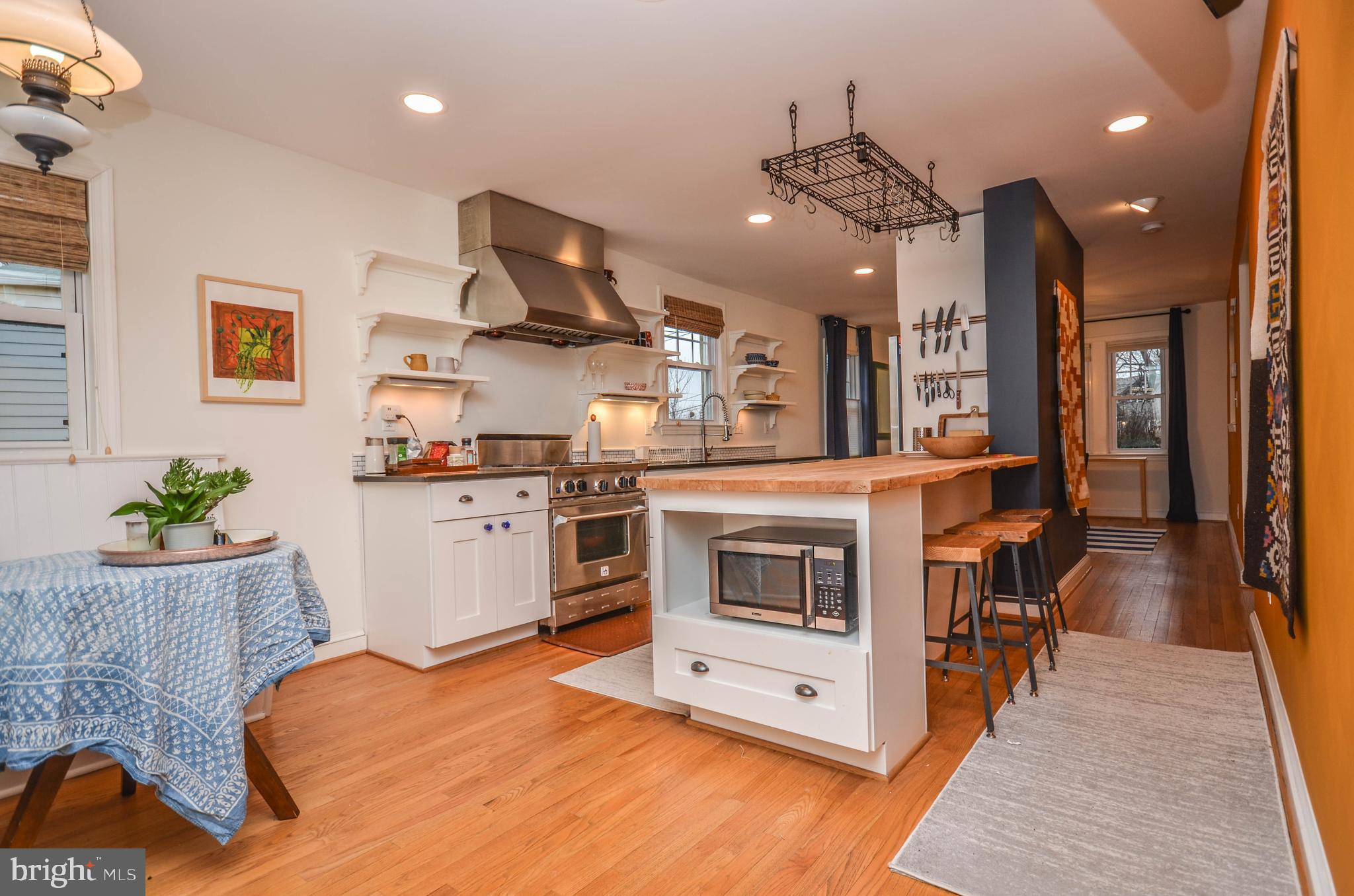 NORTH WOODSIDE - Residential Lease