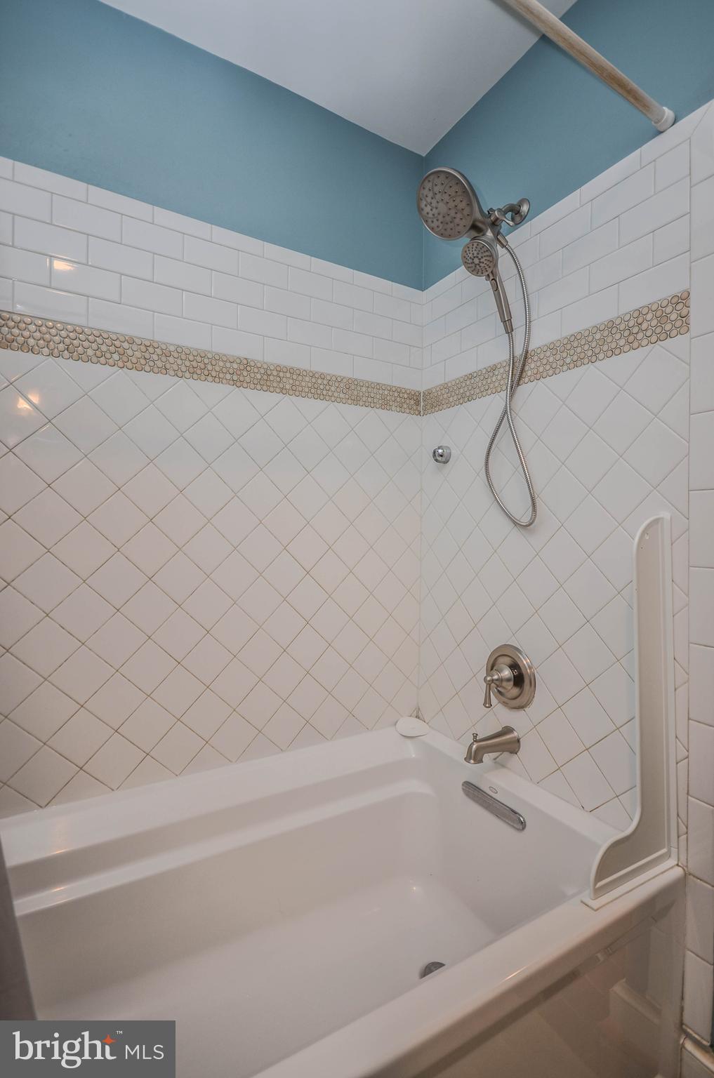 NORTH WOODSIDE - Residential Lease