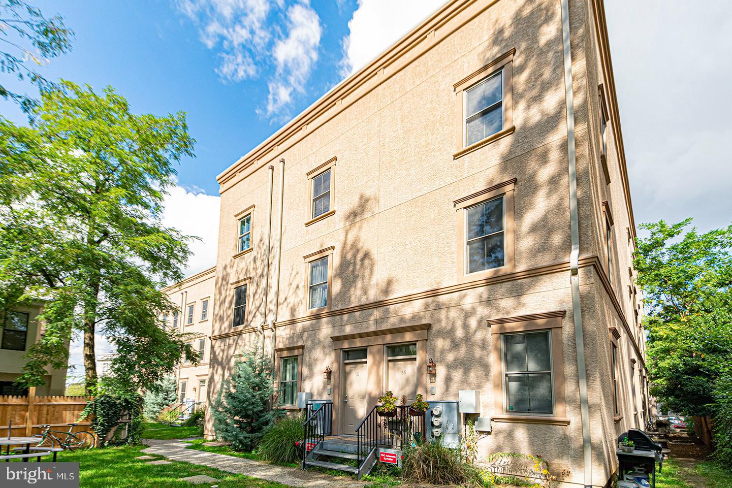 FAIRMOUNT - Residential Lease