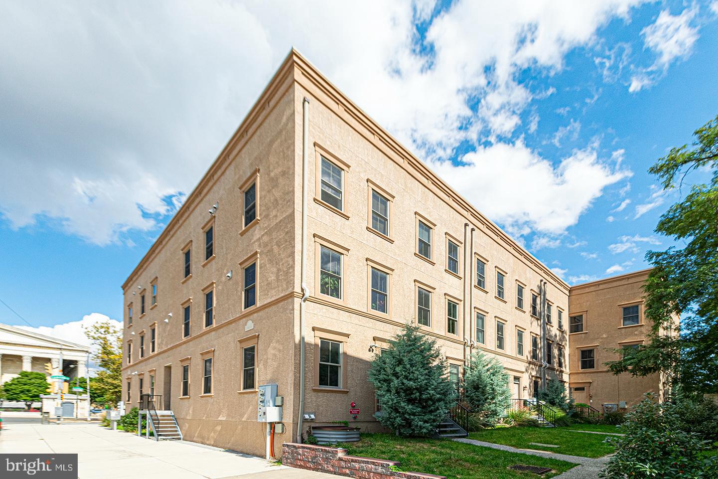 FAIRMOUNT - Residential Lease