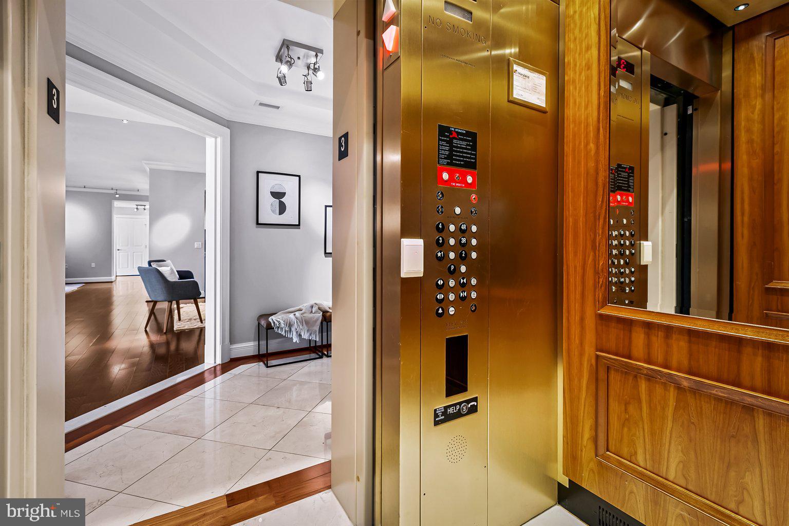 THE RITZ-CARLTON RESIDENCES - Residential