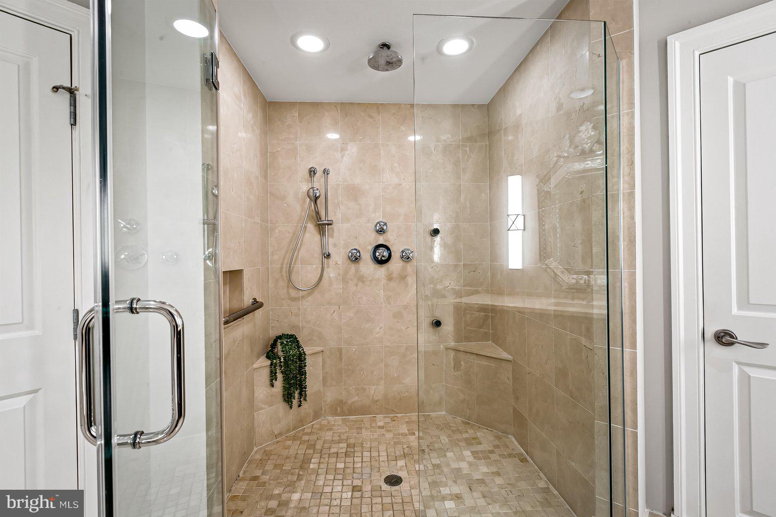 THE RITZ-CARLTON RESIDENCES - Residential