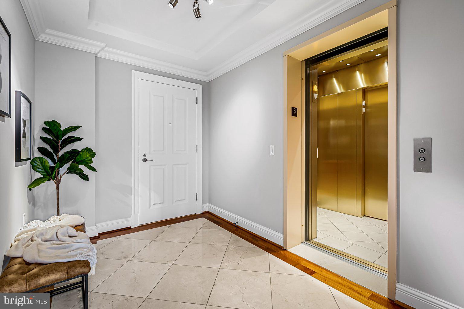 THE RITZ-CARLTON RESIDENCES - Residential