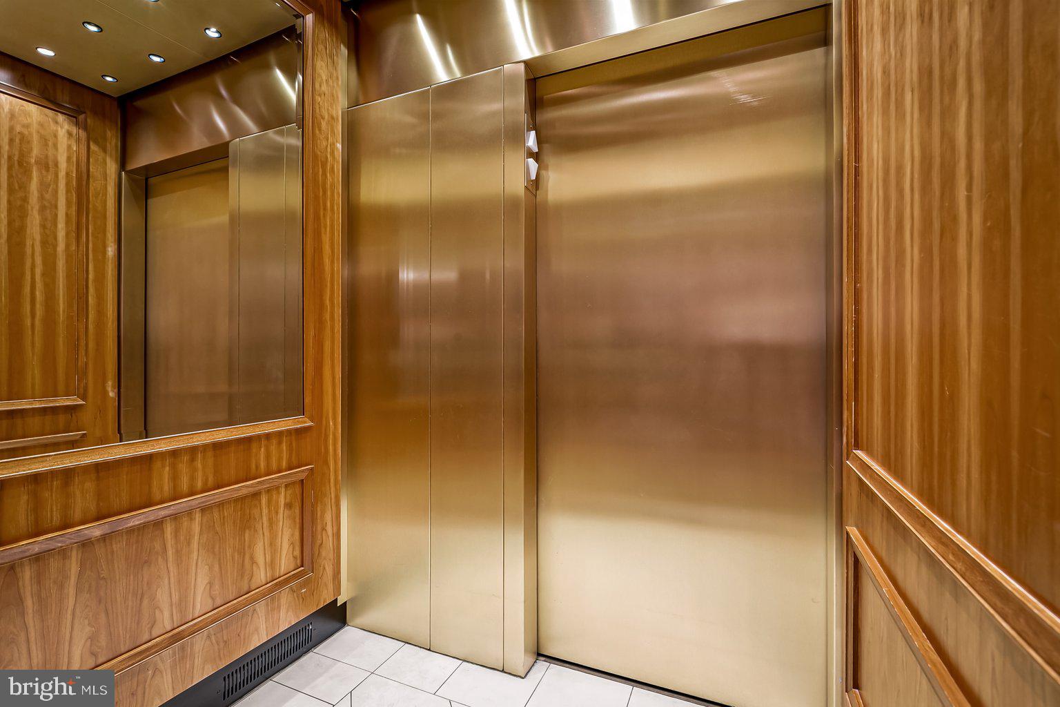 THE RITZ-CARLTON RESIDENCES - Residential