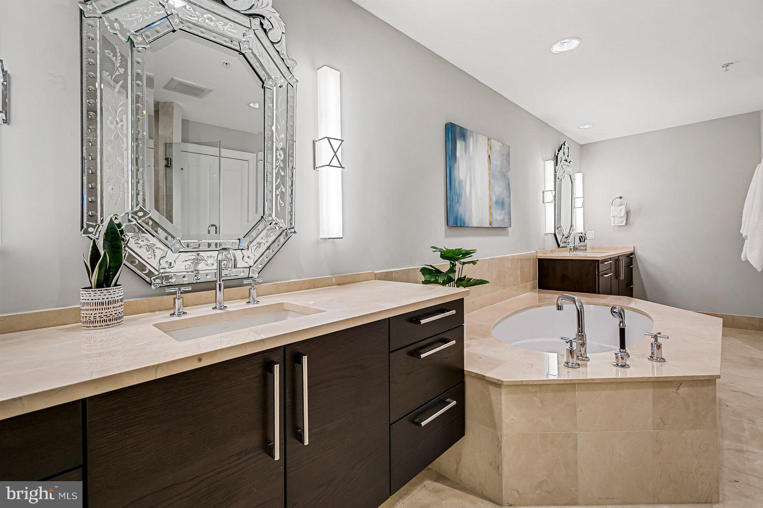 THE RITZ-CARLTON RESIDENCES - Residential