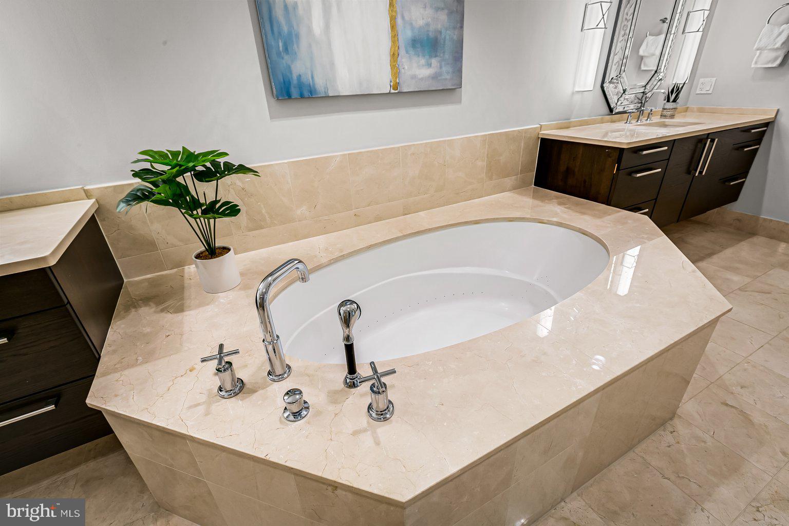 THE RITZ-CARLTON RESIDENCES - Residential