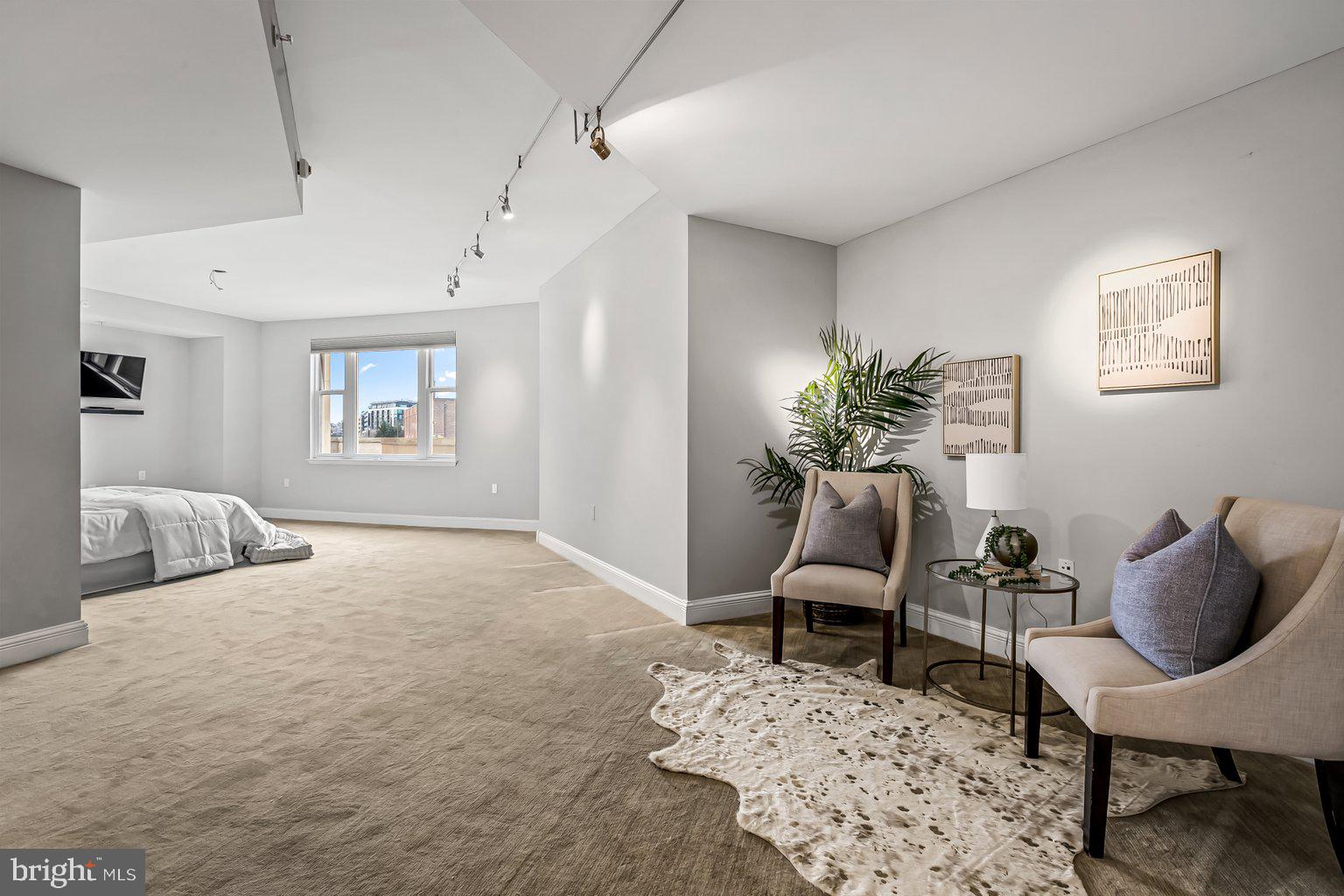 THE RITZ-CARLTON RESIDENCES - Residential