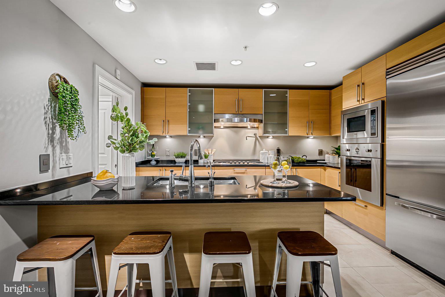 THE RITZ-CARLTON RESIDENCES - Residential