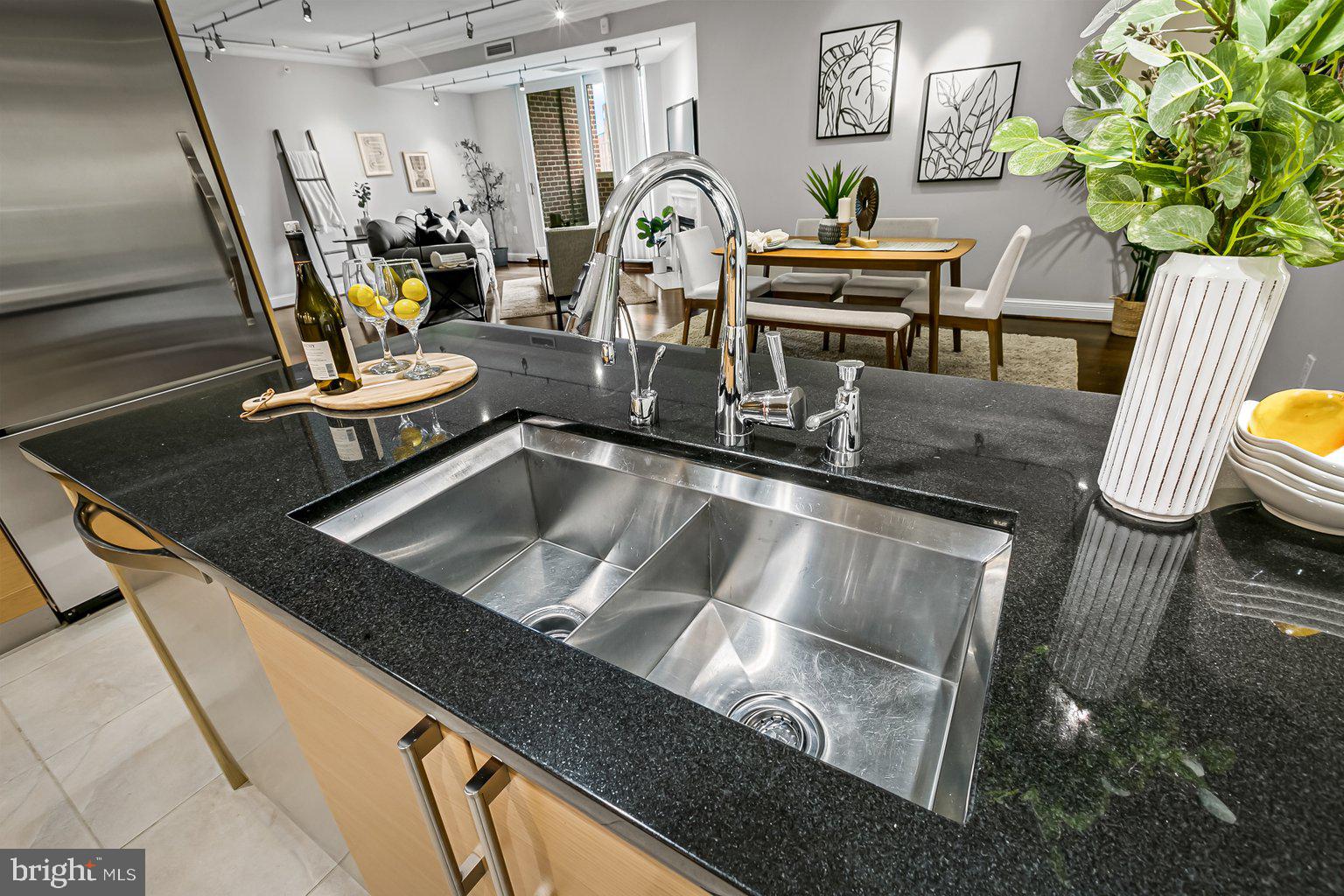 THE RITZ-CARLTON RESIDENCES - Residential