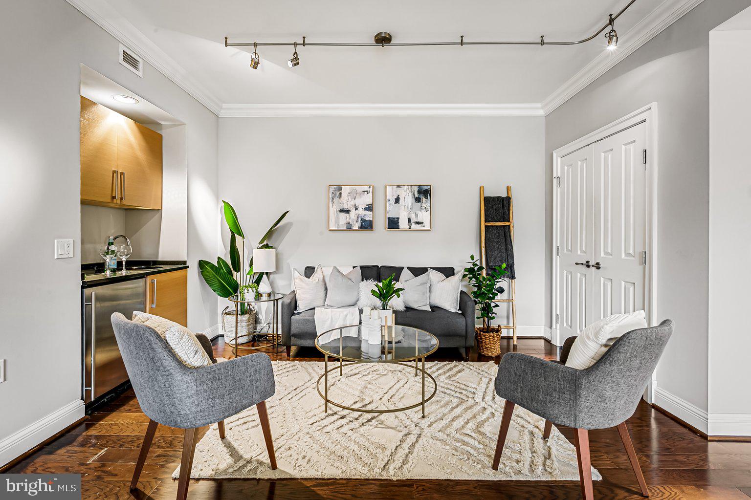 THE RITZ-CARLTON RESIDENCES - Residential