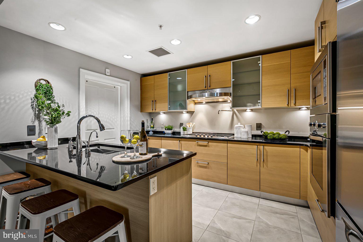 THE RITZ-CARLTON RESIDENCES - Residential