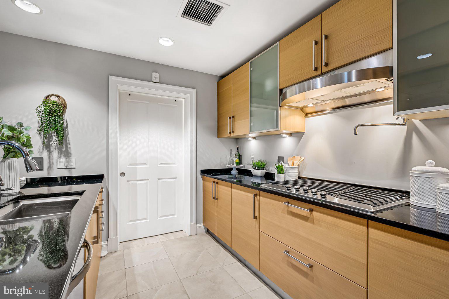 THE RITZ-CARLTON RESIDENCES - Residential