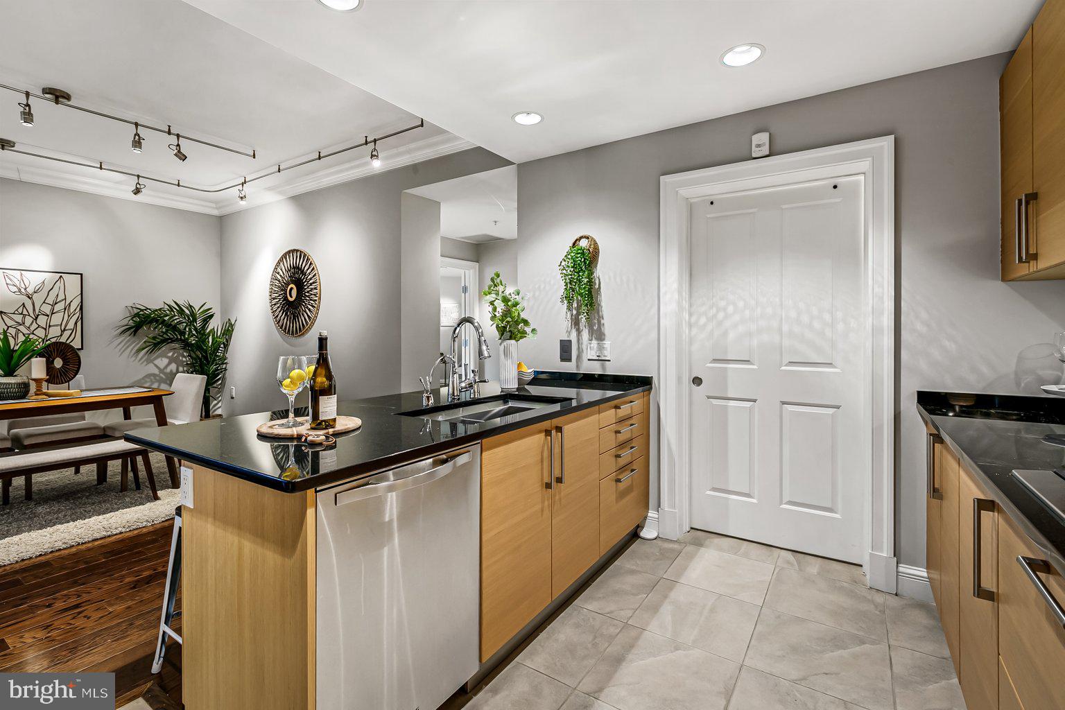 THE RITZ-CARLTON RESIDENCES - Residential