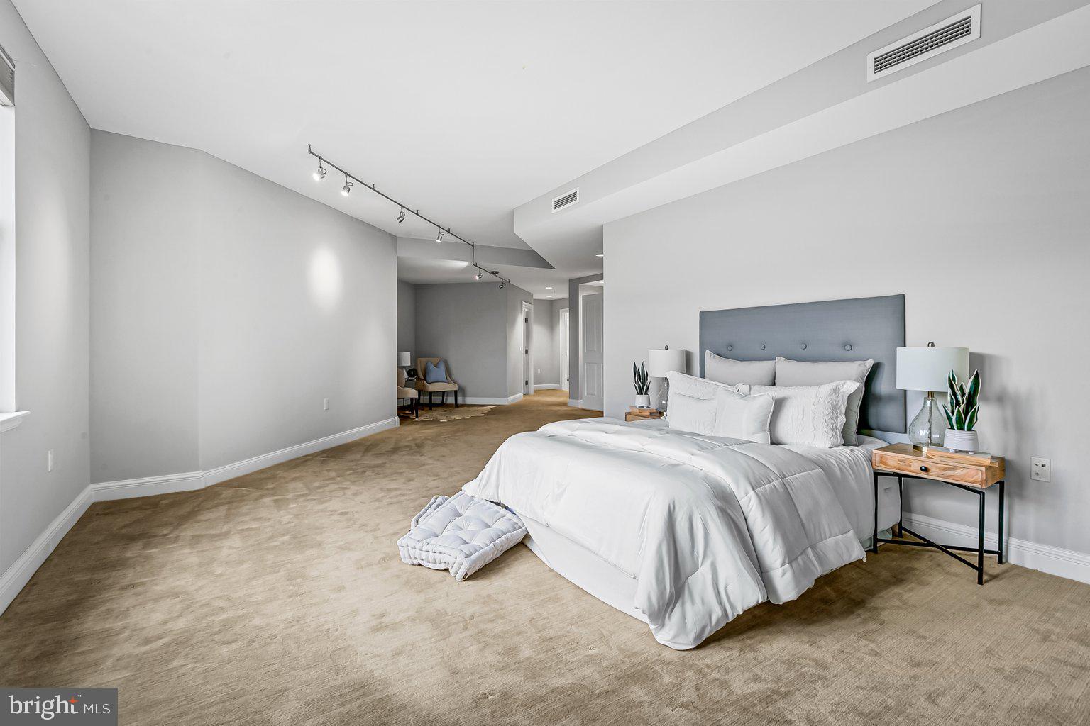 THE RITZ-CARLTON RESIDENCES - Residential