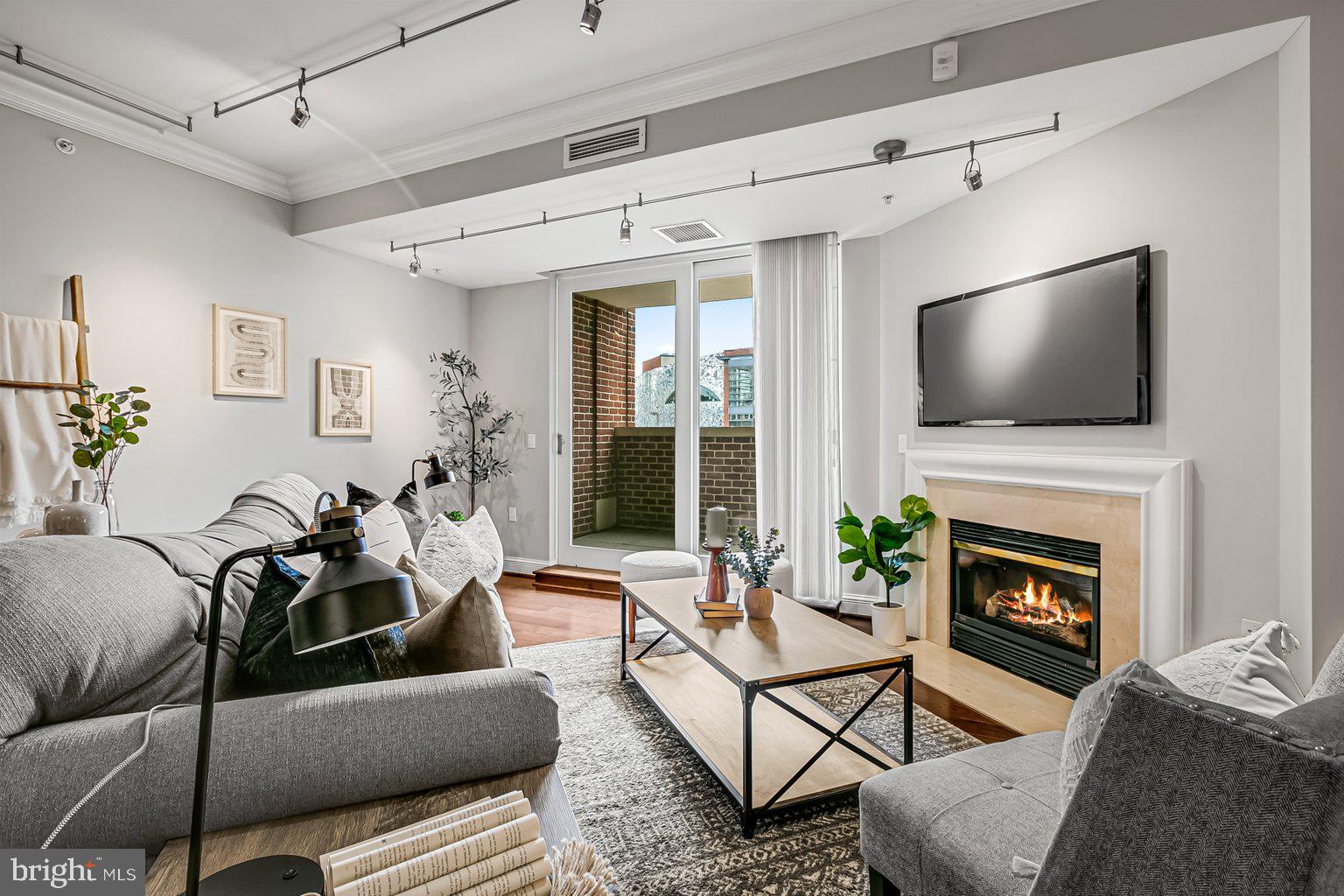 THE RITZ-CARLTON RESIDENCES - Residential