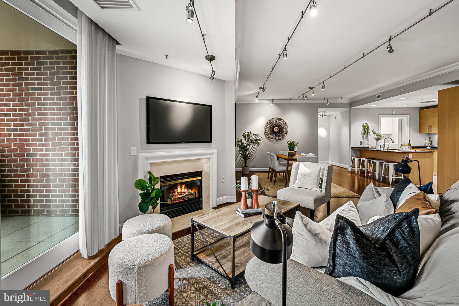 THE RITZ-CARLTON RESIDENCES - Residential