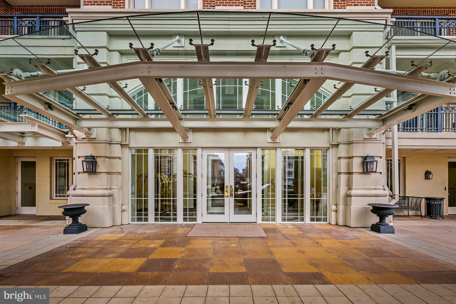 THE RITZ-CARLTON RESIDENCES - Residential