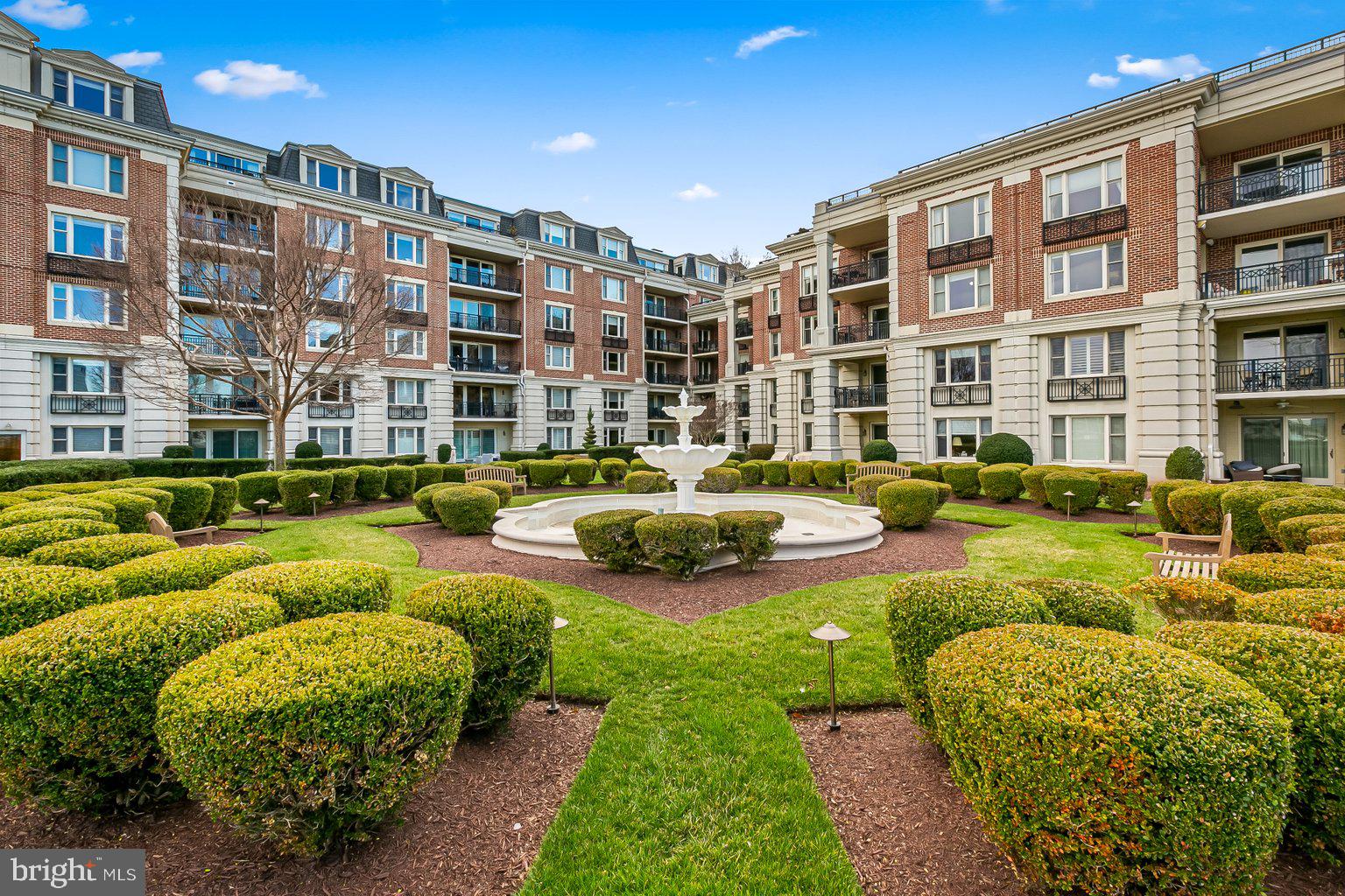 THE RITZ-CARLTON RESIDENCES - Residential