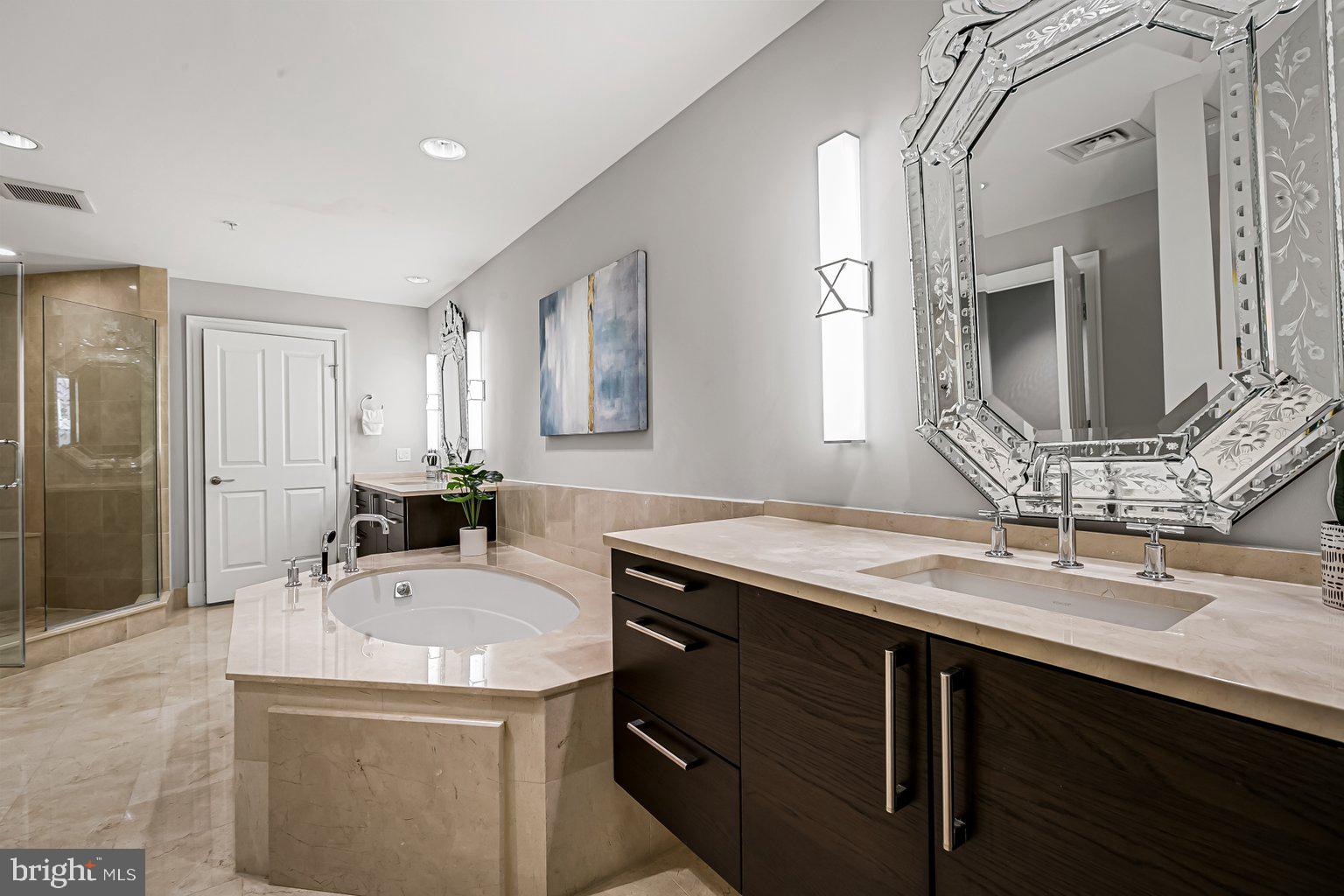 THE RITZ-CARLTON RESIDENCES - Residential