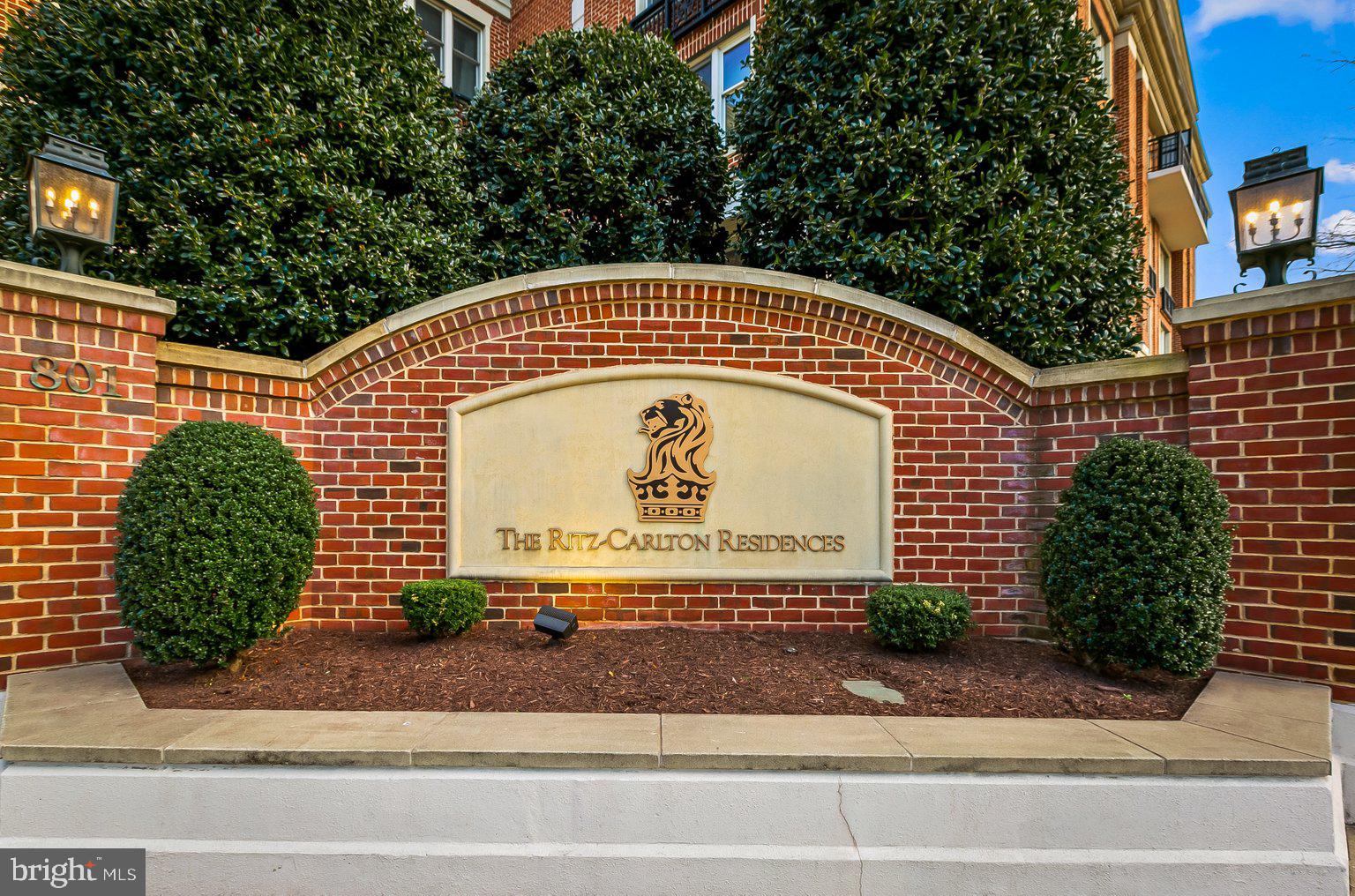 THE RITZ-CARLTON RESIDENCES - Residential