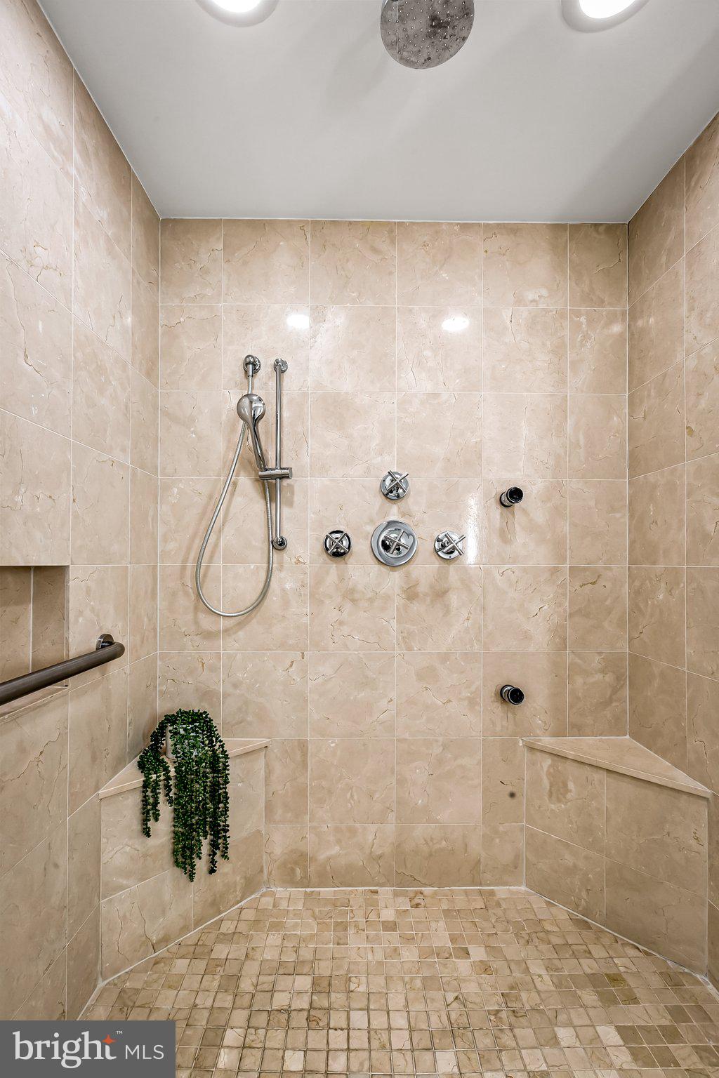 THE RITZ-CARLTON RESIDENCES - Residential