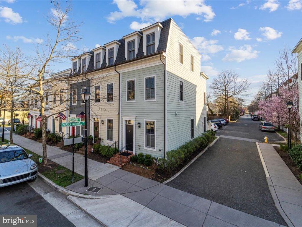 OLD TOWN COMMONS - Residential