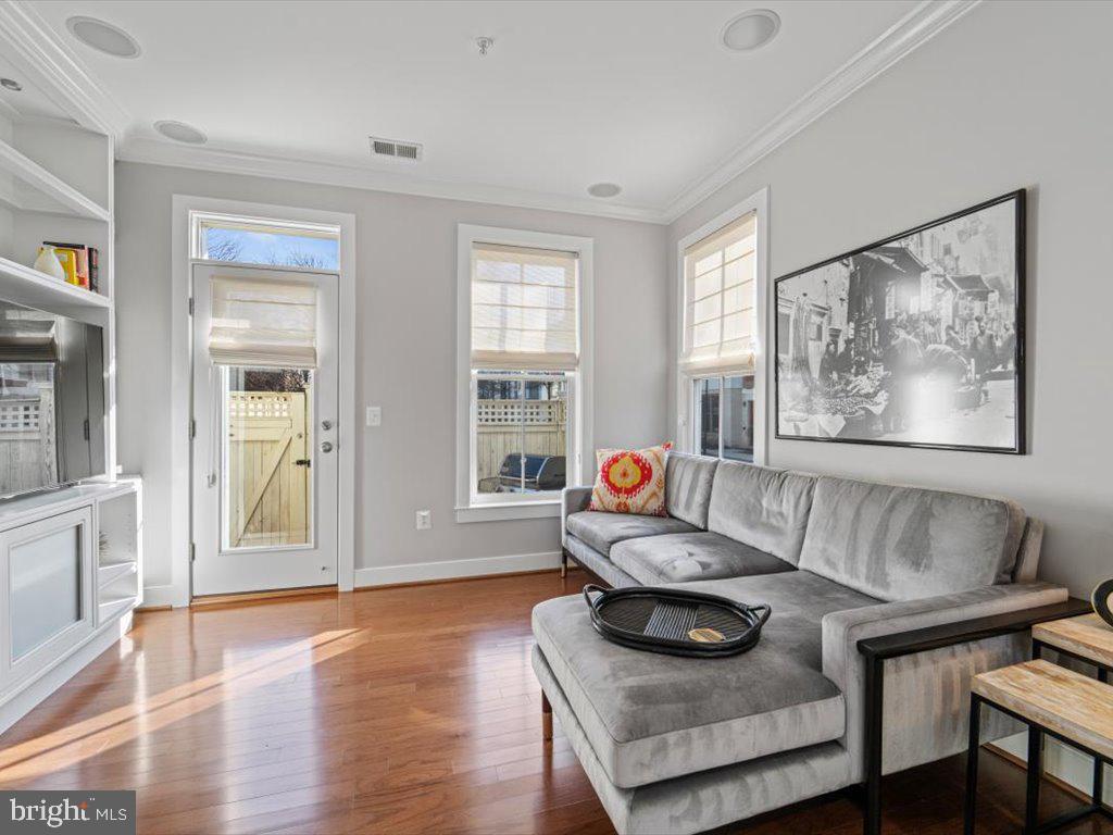 OLD TOWN COMMONS - Residential