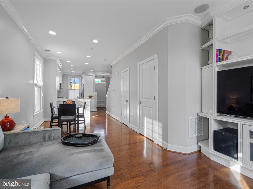 OLD TOWN COMMONS - Residential
